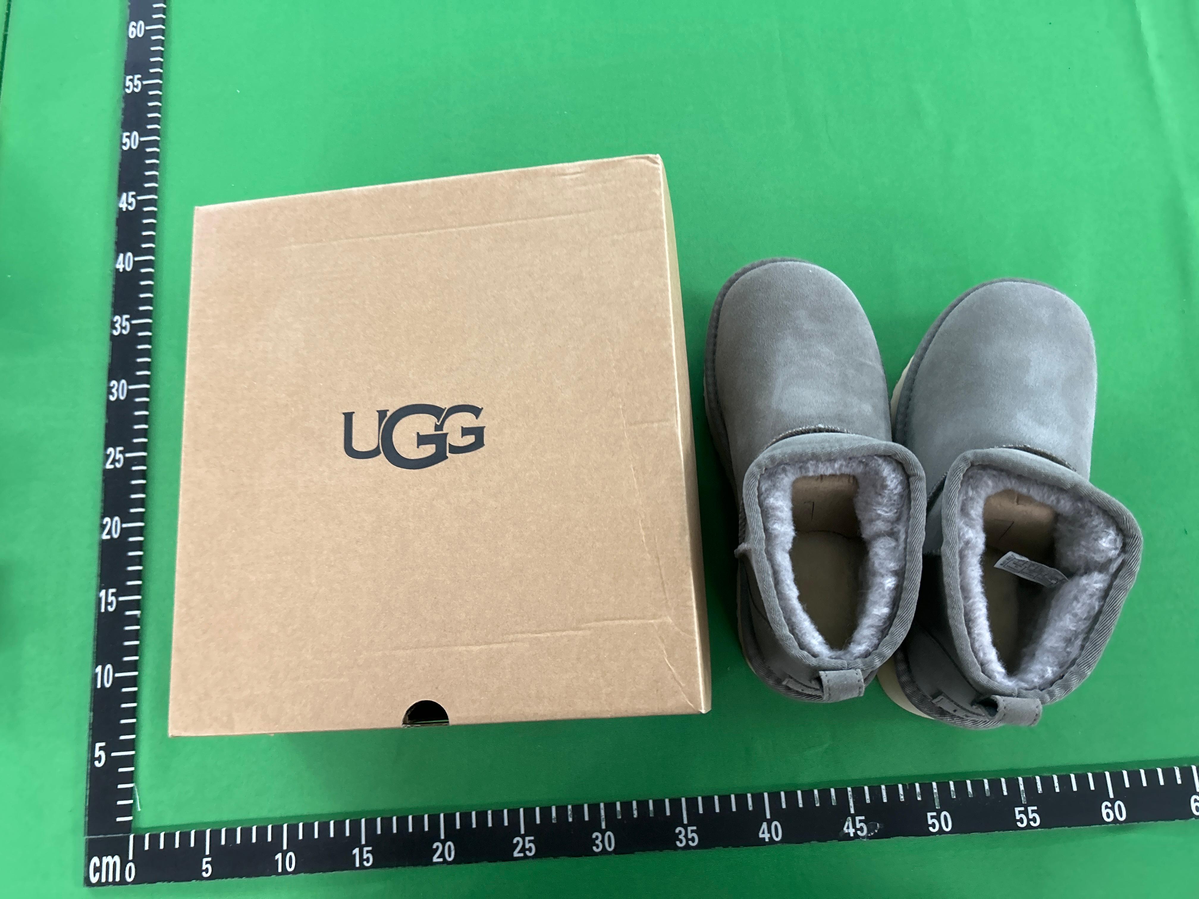 Foto QC 2 de UGG Mini Bailey Button Bling Chestnut Suede