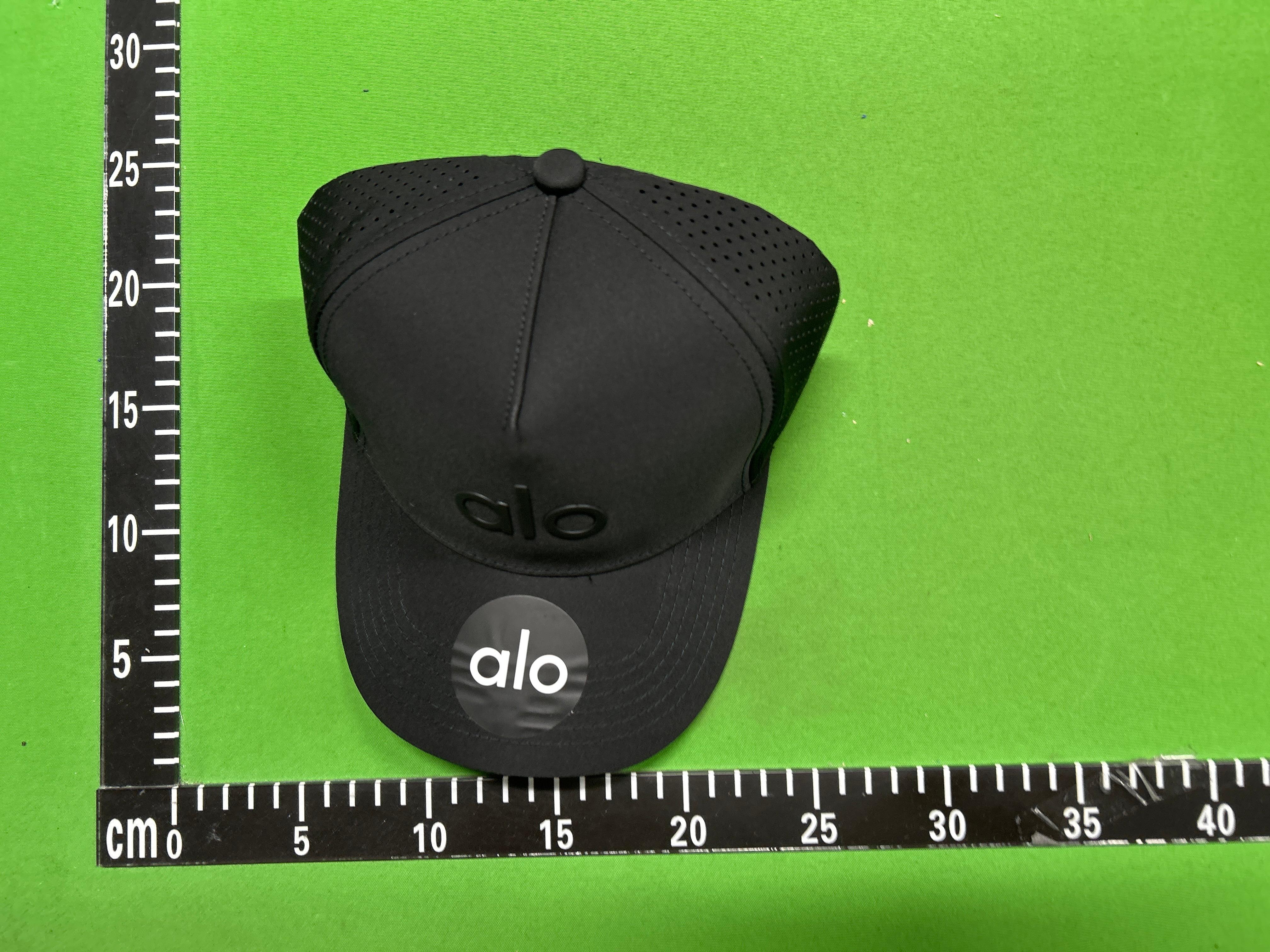 Foto QC 8 de Alo Yoga Performance Off-Duty Cap Black