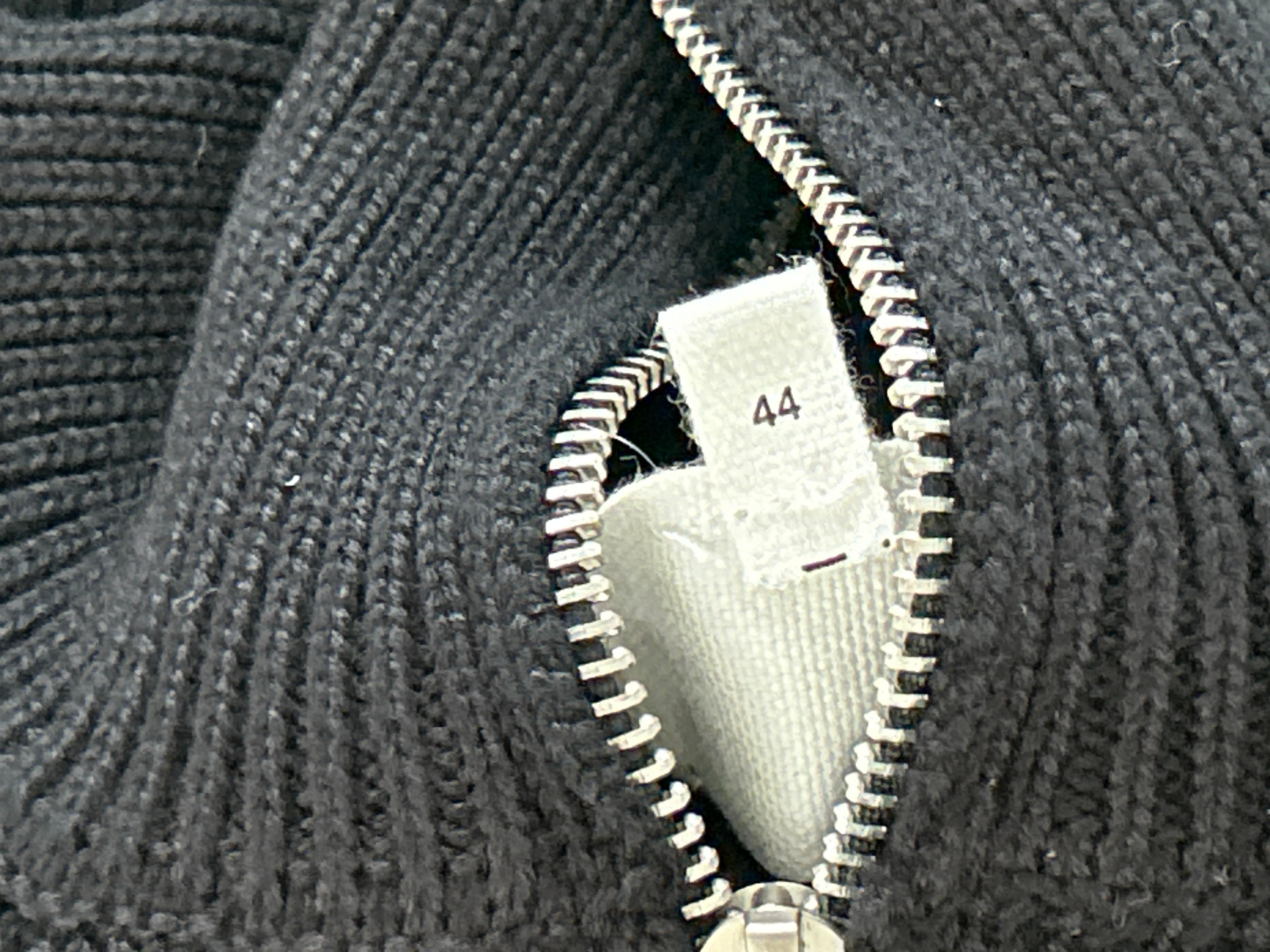 Foto QC 2 de Maison Margiela Zip Sweater Ribbed Black
