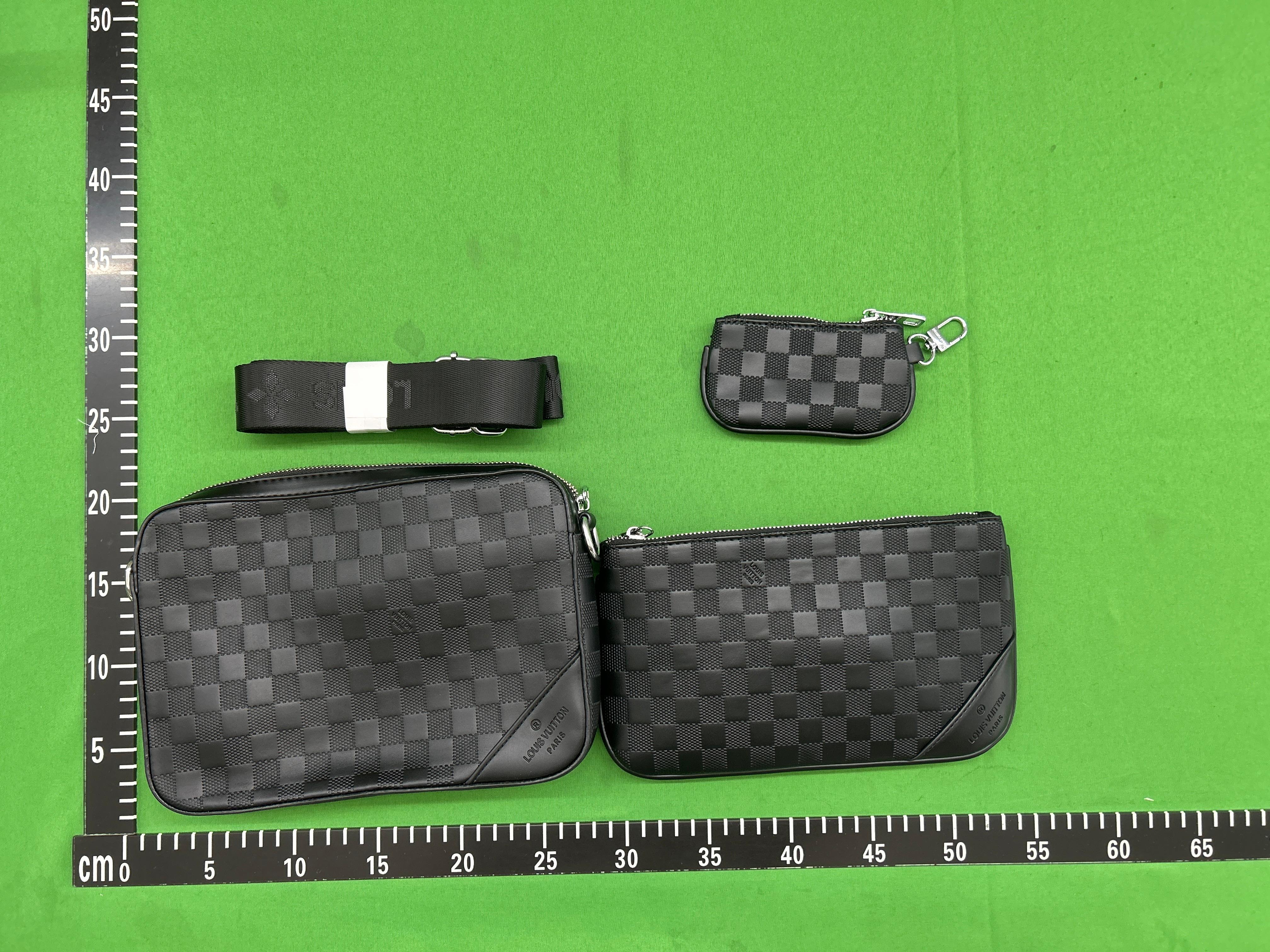 Foto QC 1 de Louis Vuitton Trio Messenger Monogram Eclipse Reverse