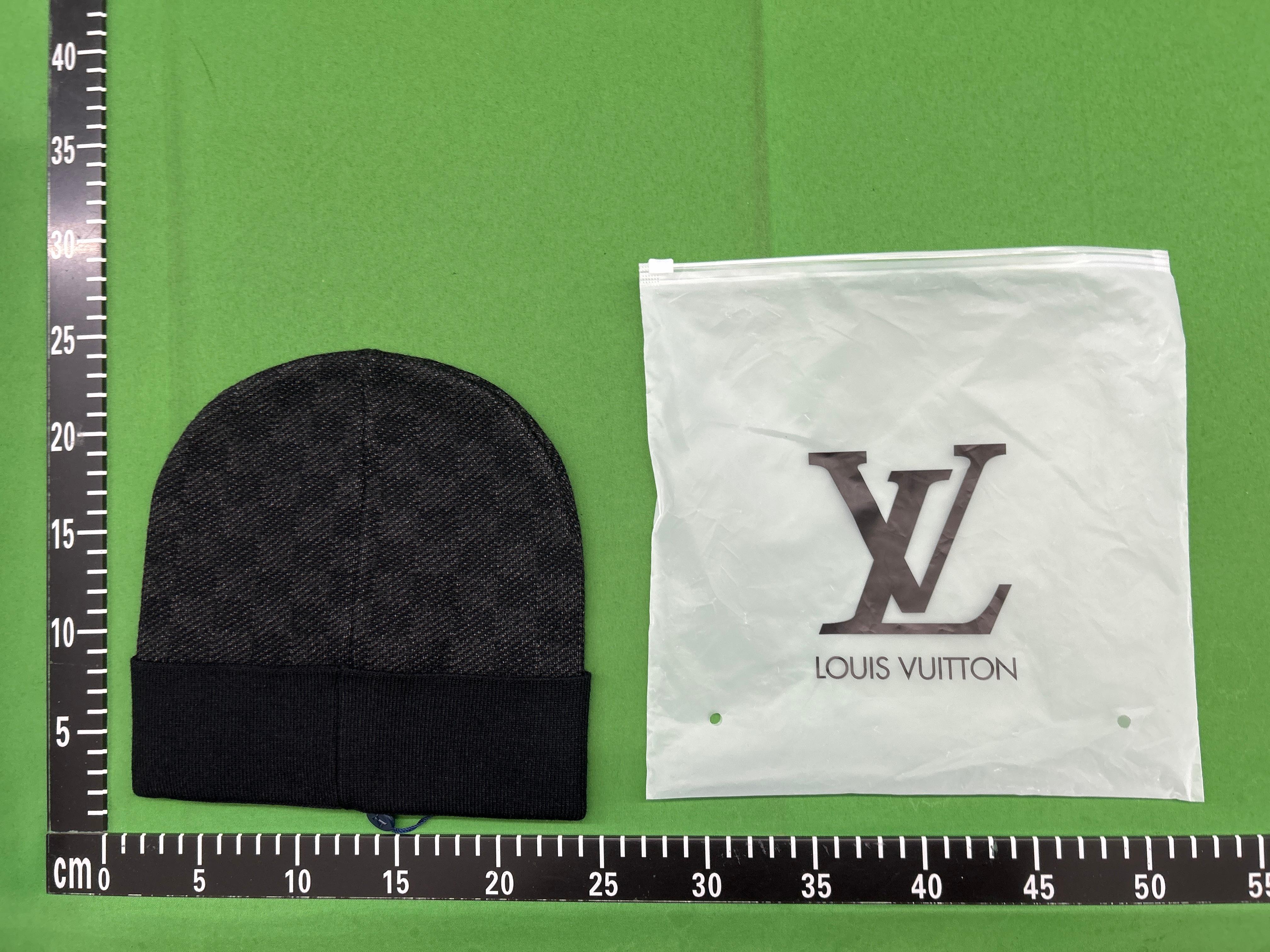 Foto QC 4 de Louis Vuitton Damier Beanie Grey