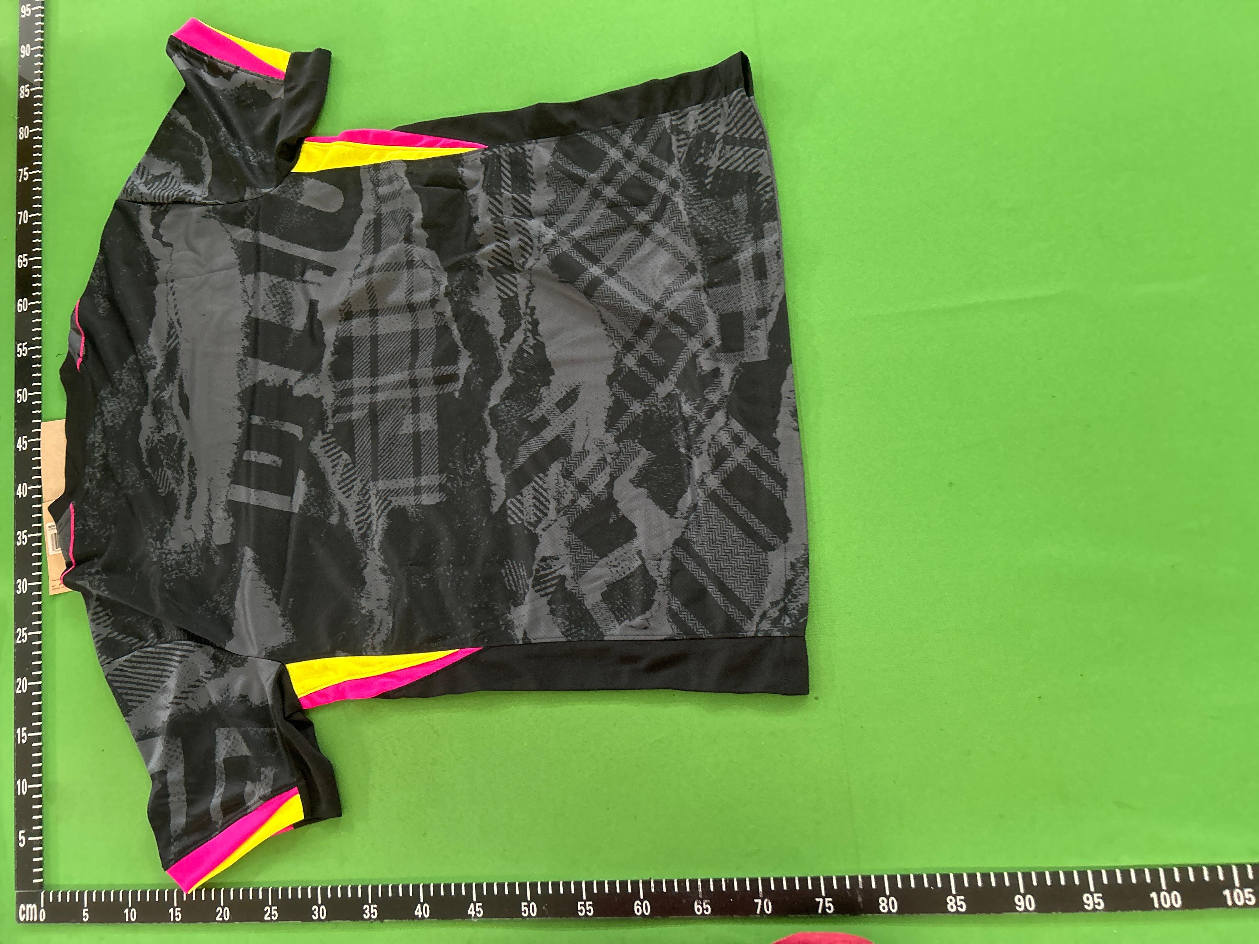 Foto QC 4 de Adidas x Real Madrid 2025/26 Special Edition Dragon Jersey Pink