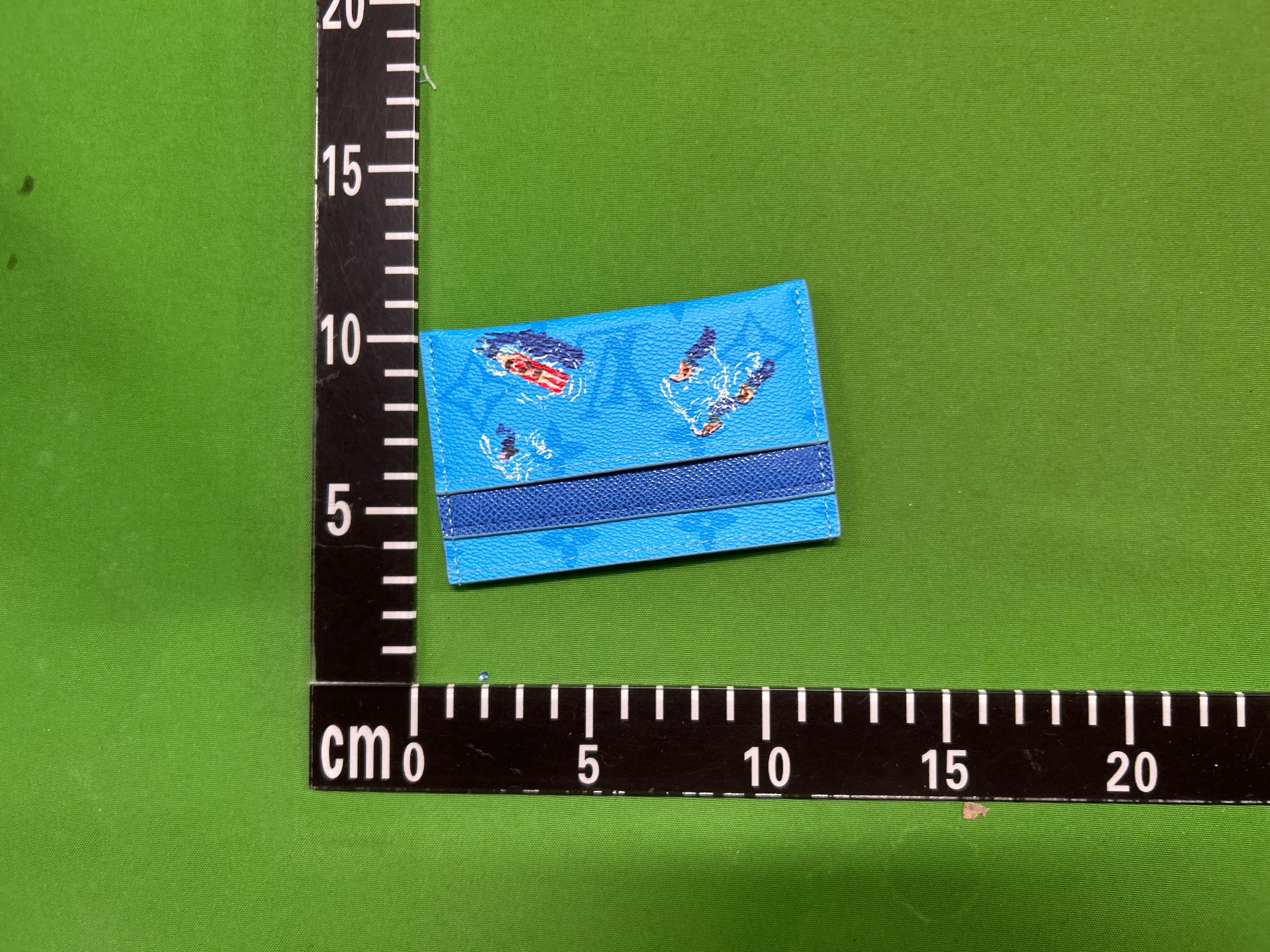 Foto QC 5 de Louis Vuitton Comics Card Holder Monogram Blue