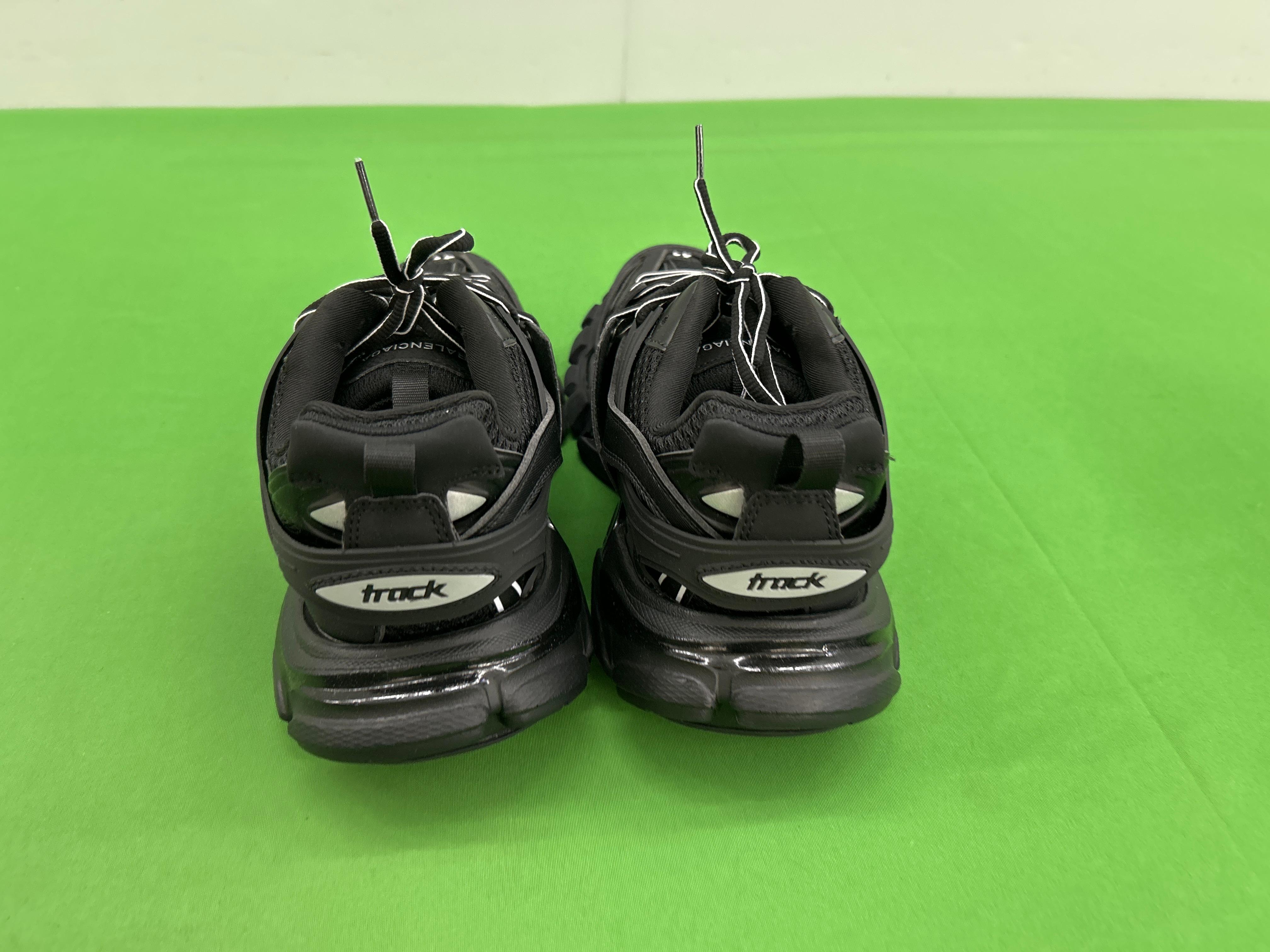 Foto QC 2 de Balenciaga Track Sneaker Black 542023 W1GB1 1000