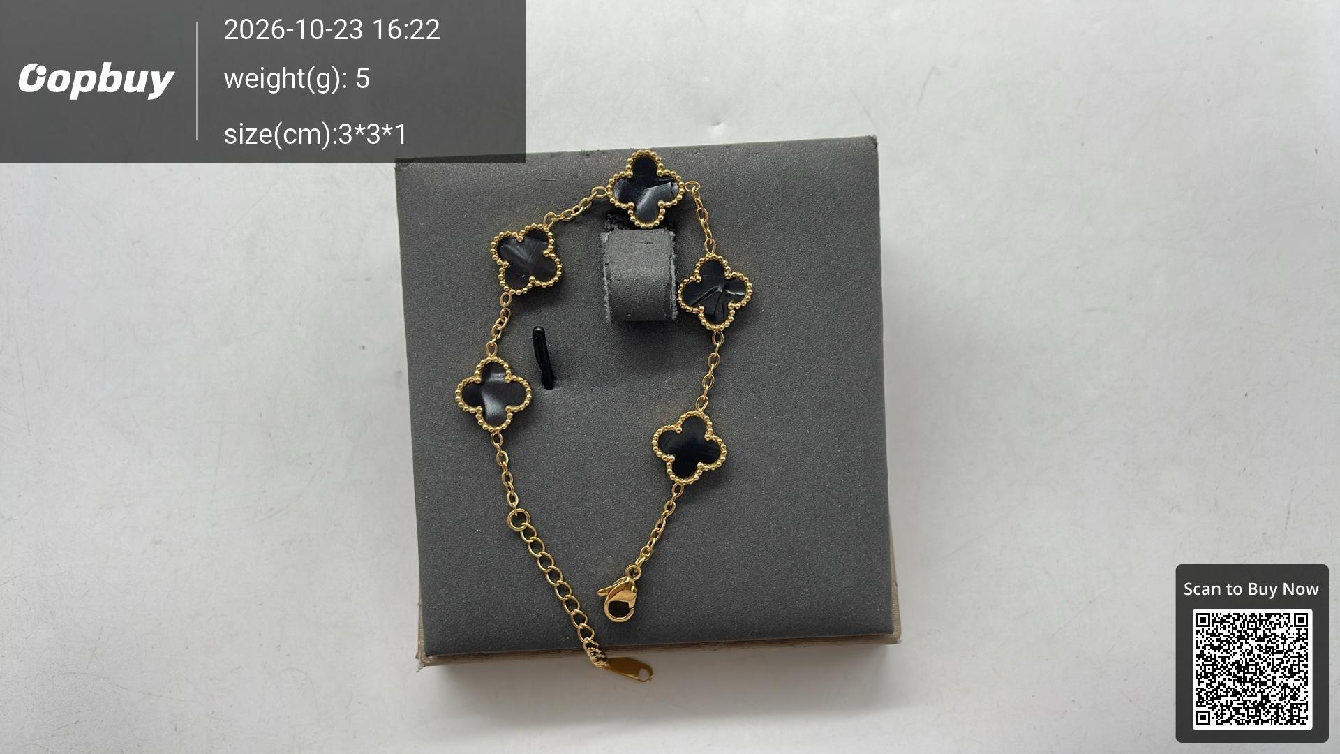 Foto QC 7 de Unbranded Four-leaf Clover Stud Earrings 18k Gold Plated Black