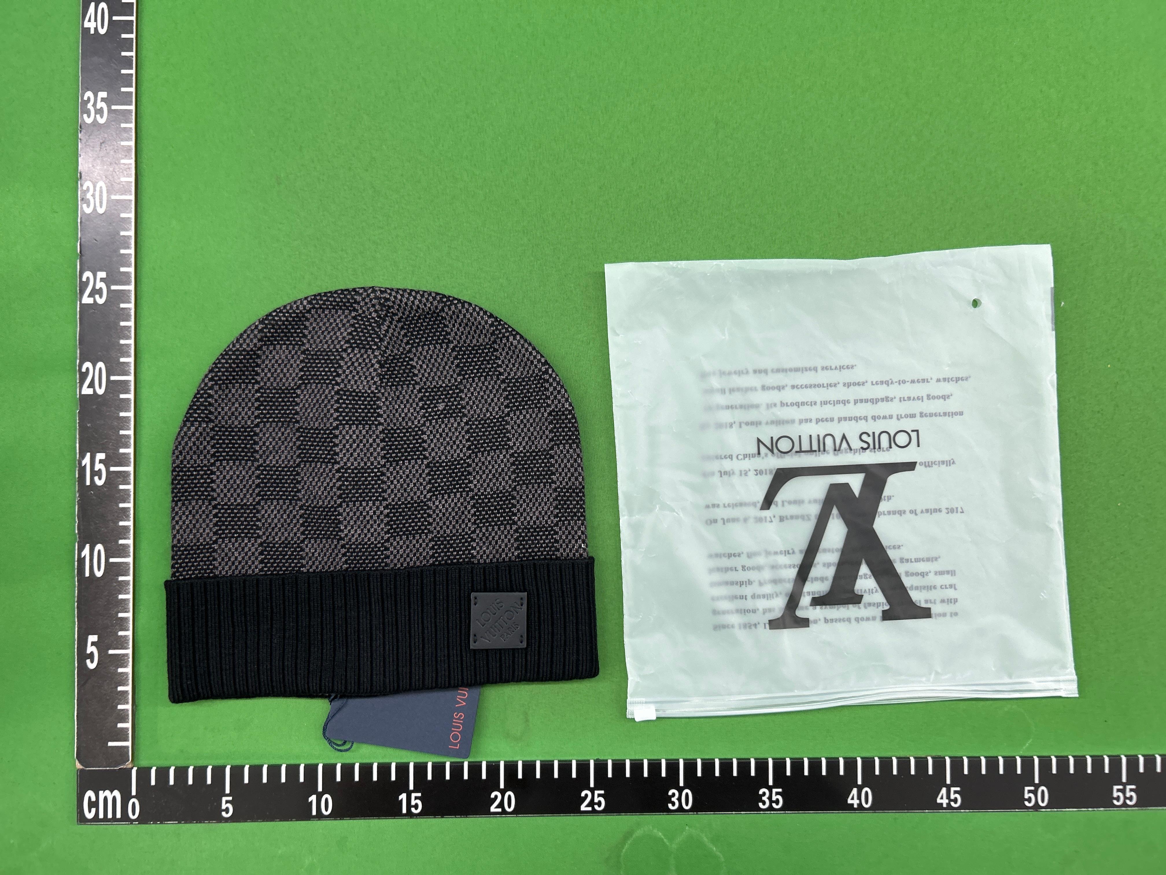 Foto QC 5 de Louis Vuitton Damier Beanie Grey
