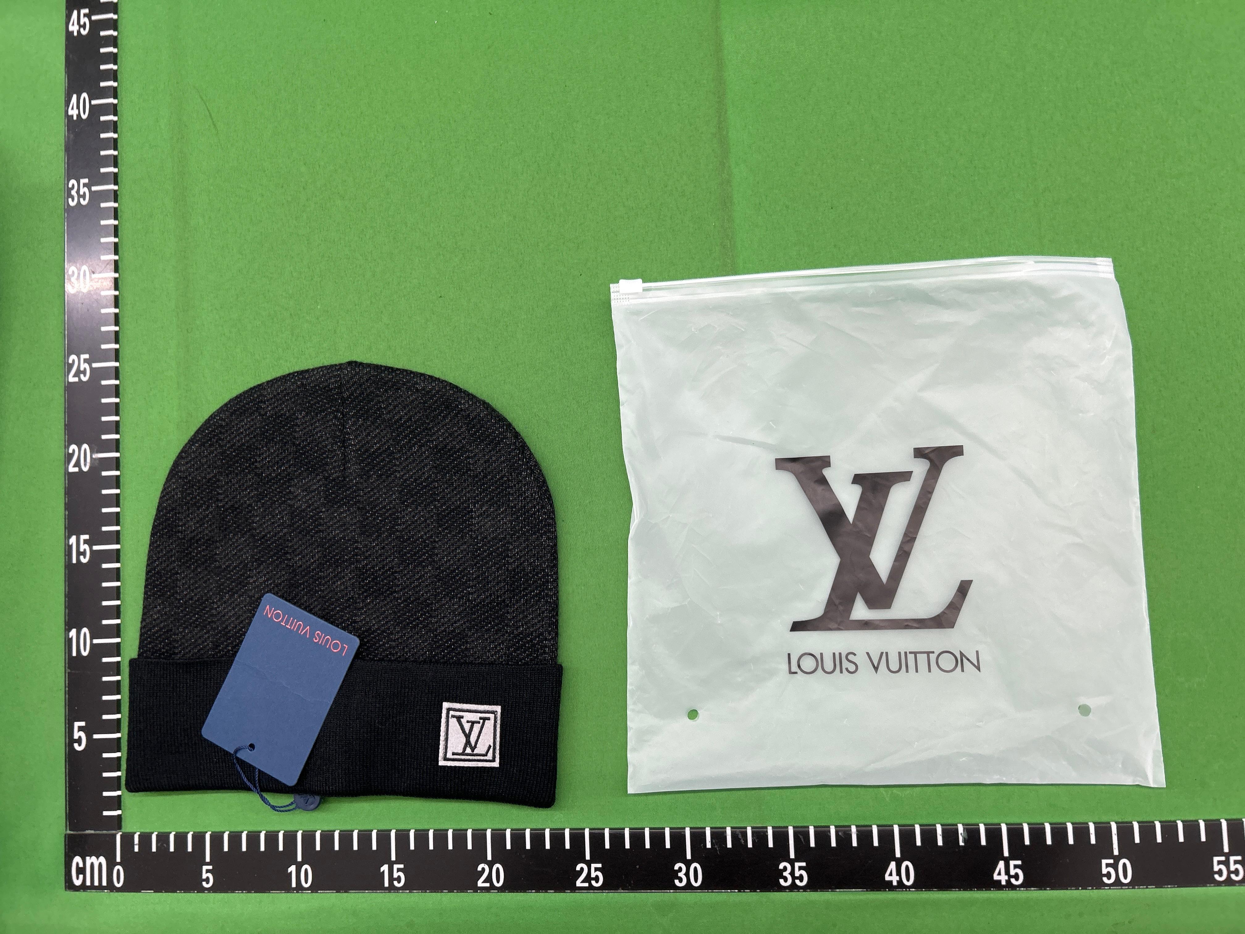 Foto QC 3 de Louis Vuitton Damier Beanie Grey