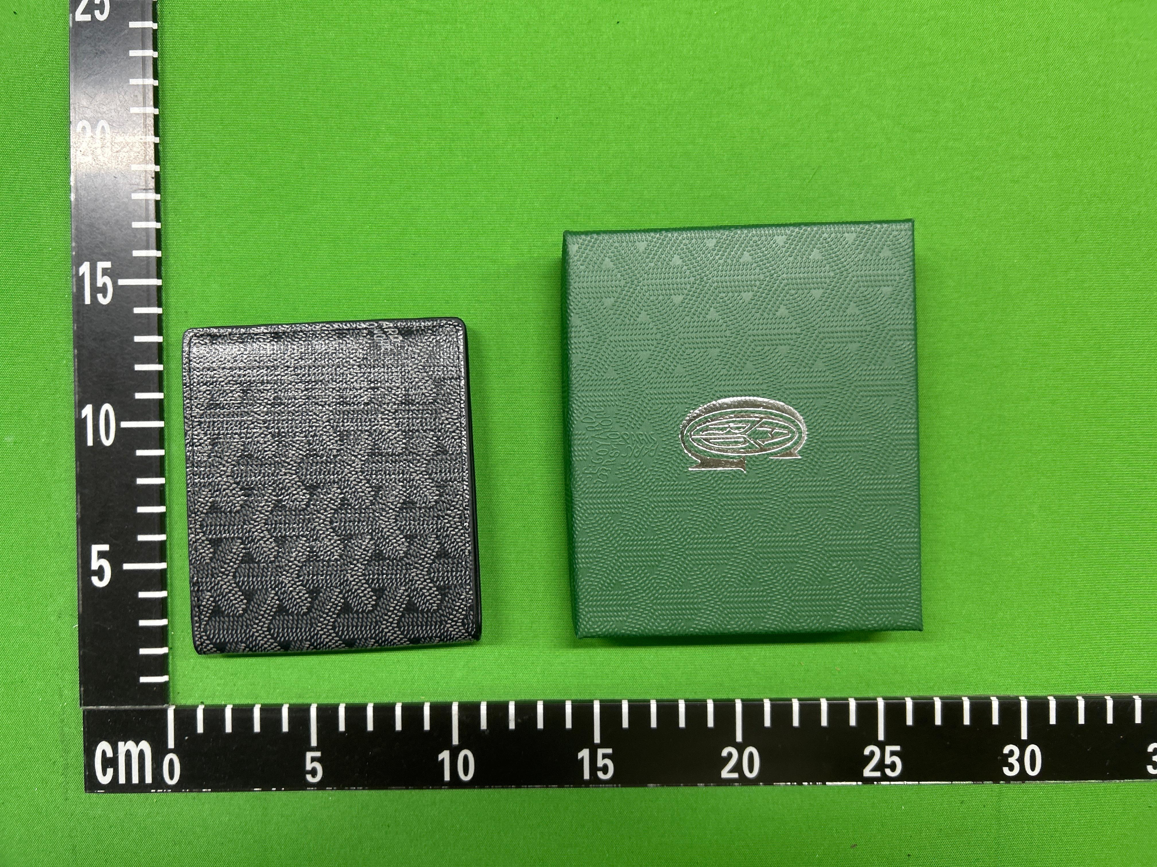 Foto QC 7 de Goyard Victoire Wallet Goyardine Green