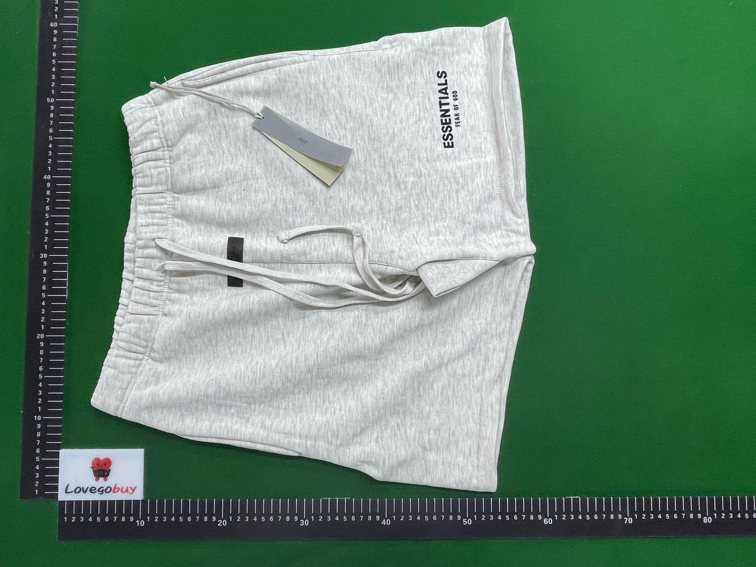 Foto QC 5 de Fear of God Essentials Sweat Shorts Flocked Logo Black