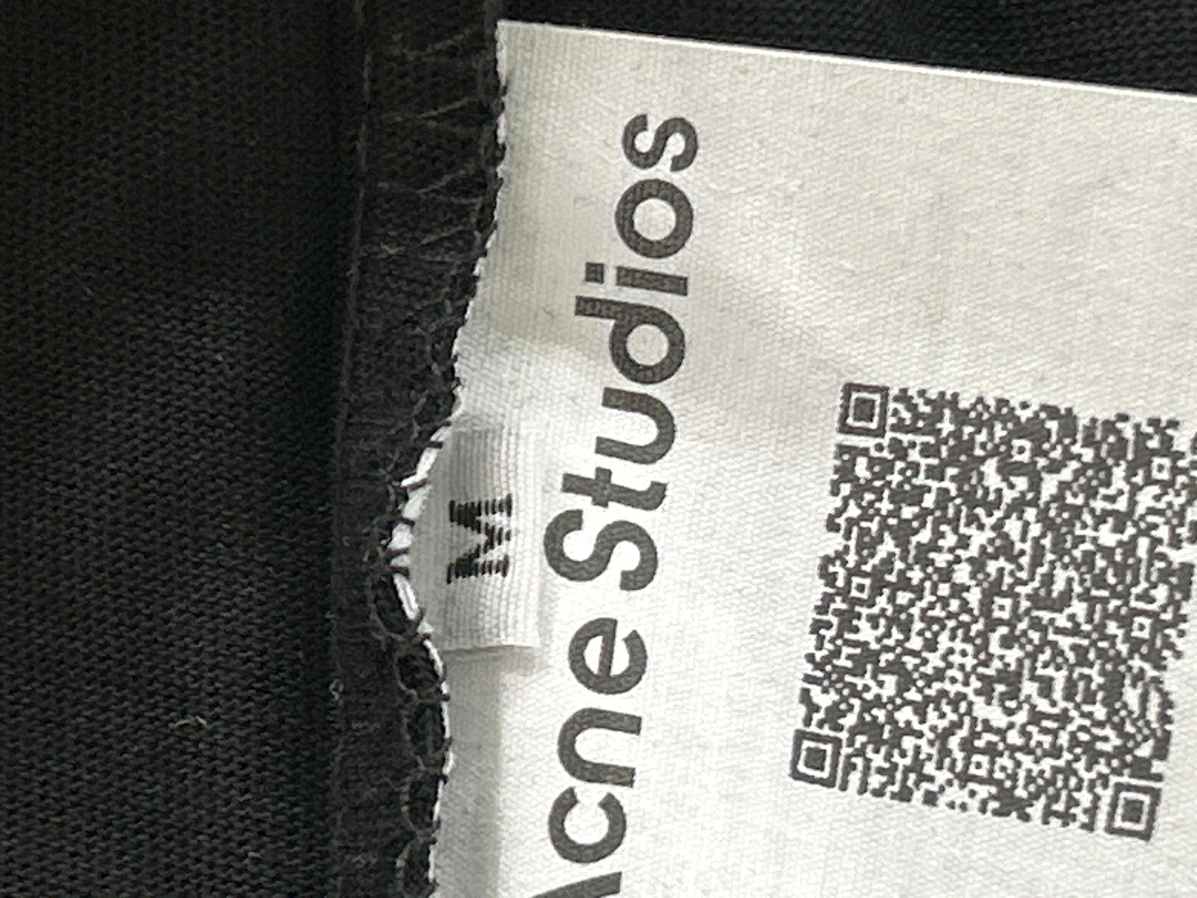 Foto QC 7 de Acne Studios T-shirt Script Logo Long Sleeve Faded Black