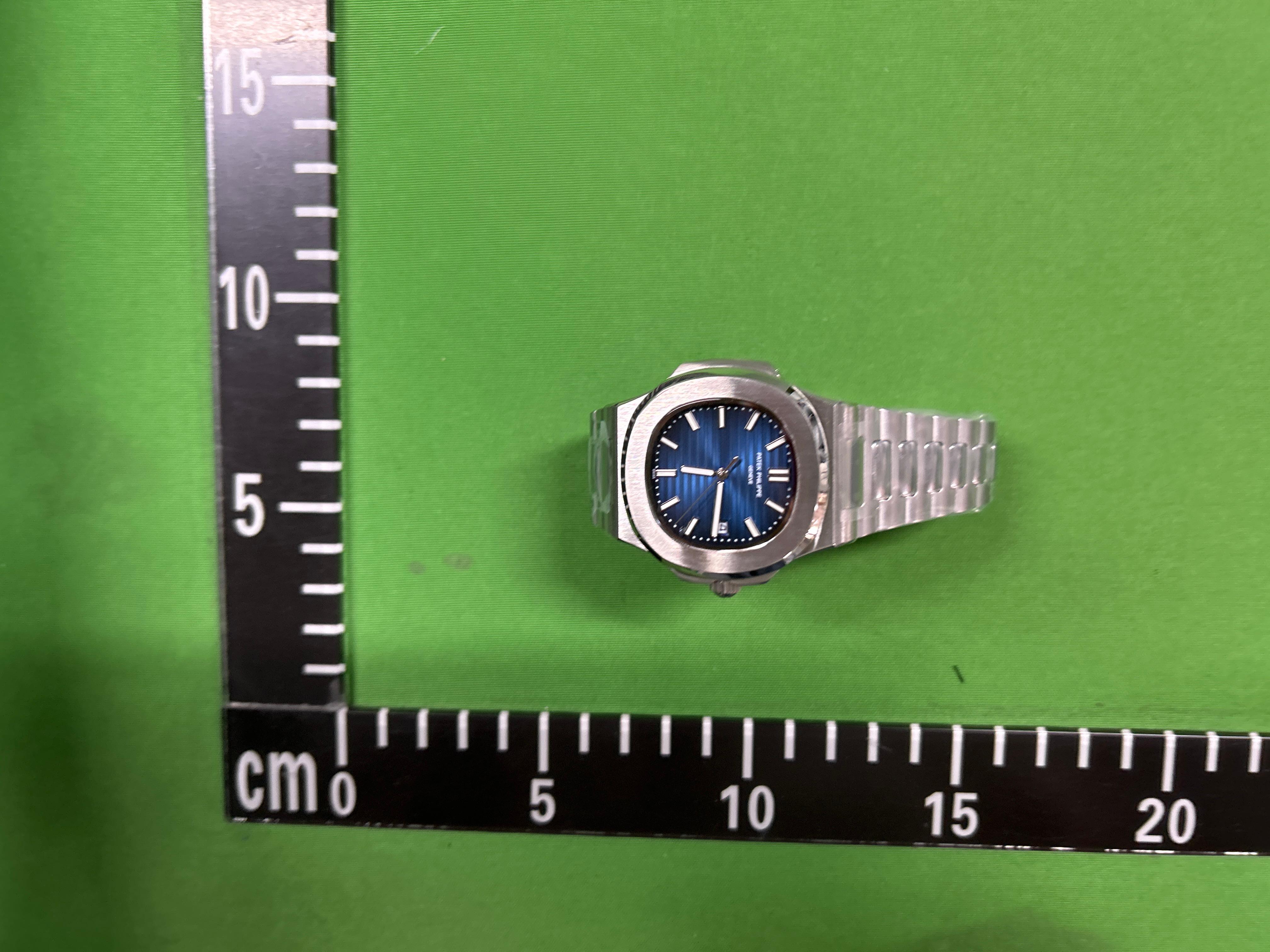 Foto QC 5 de Patek Philippe x Tiffany & Co. Nautilus Red Dial 5711/1A