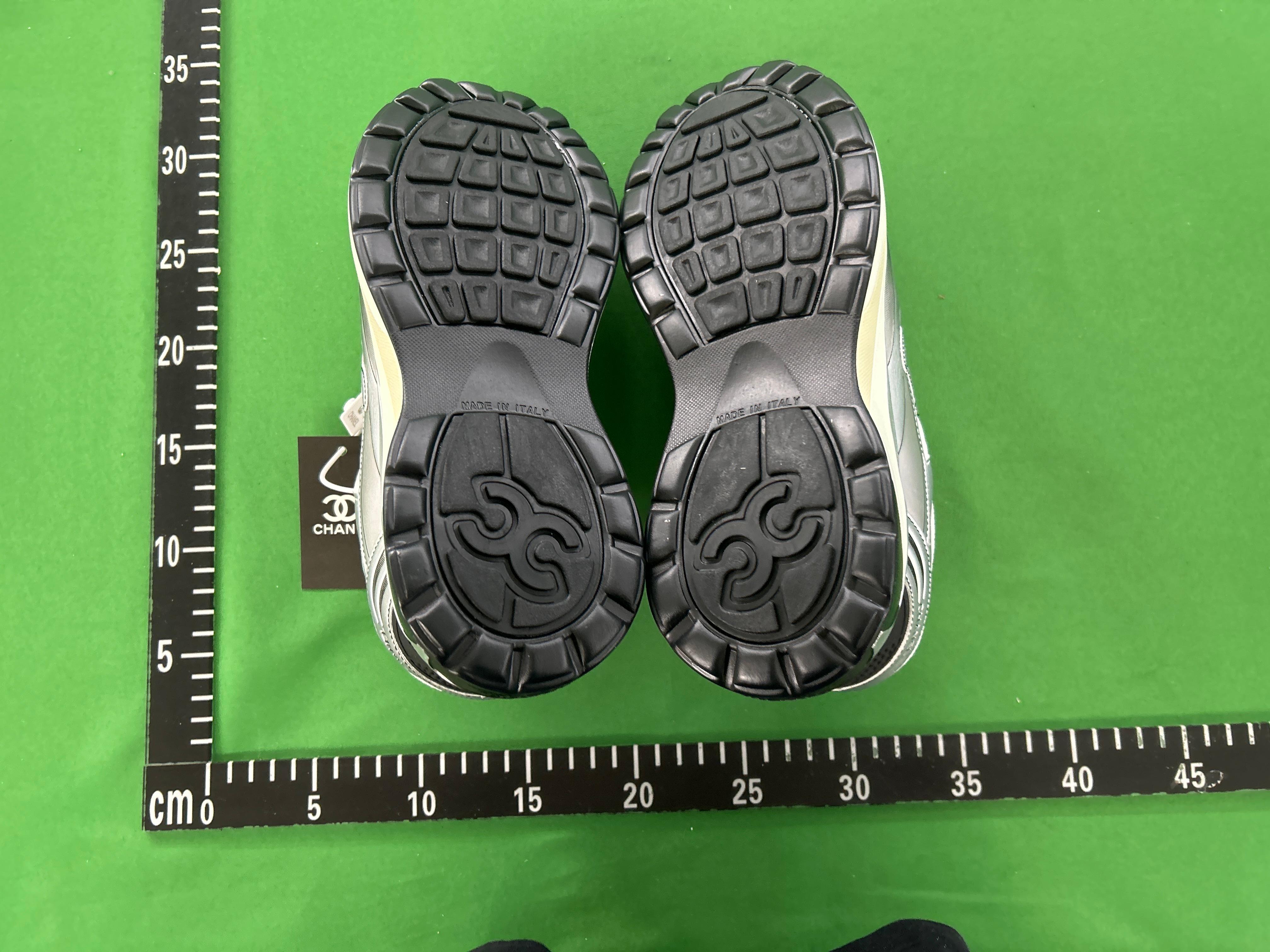 Foto QC 6 de Chanel CC Sneakers Metallic Mesh Low Top Silver White