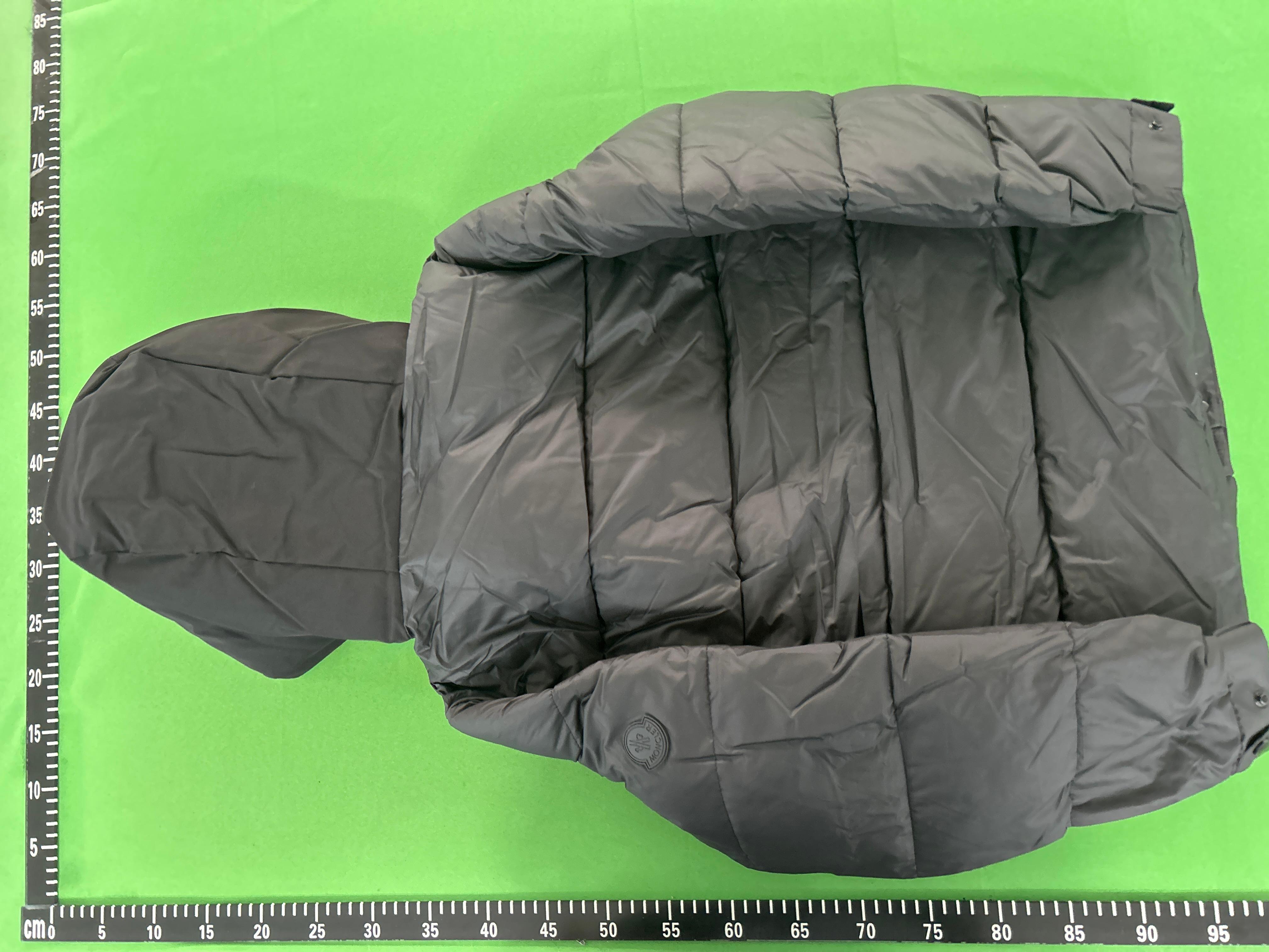 Foto QC 4 de Moncler Puffer Jacket Fur Trimmed Hood Black