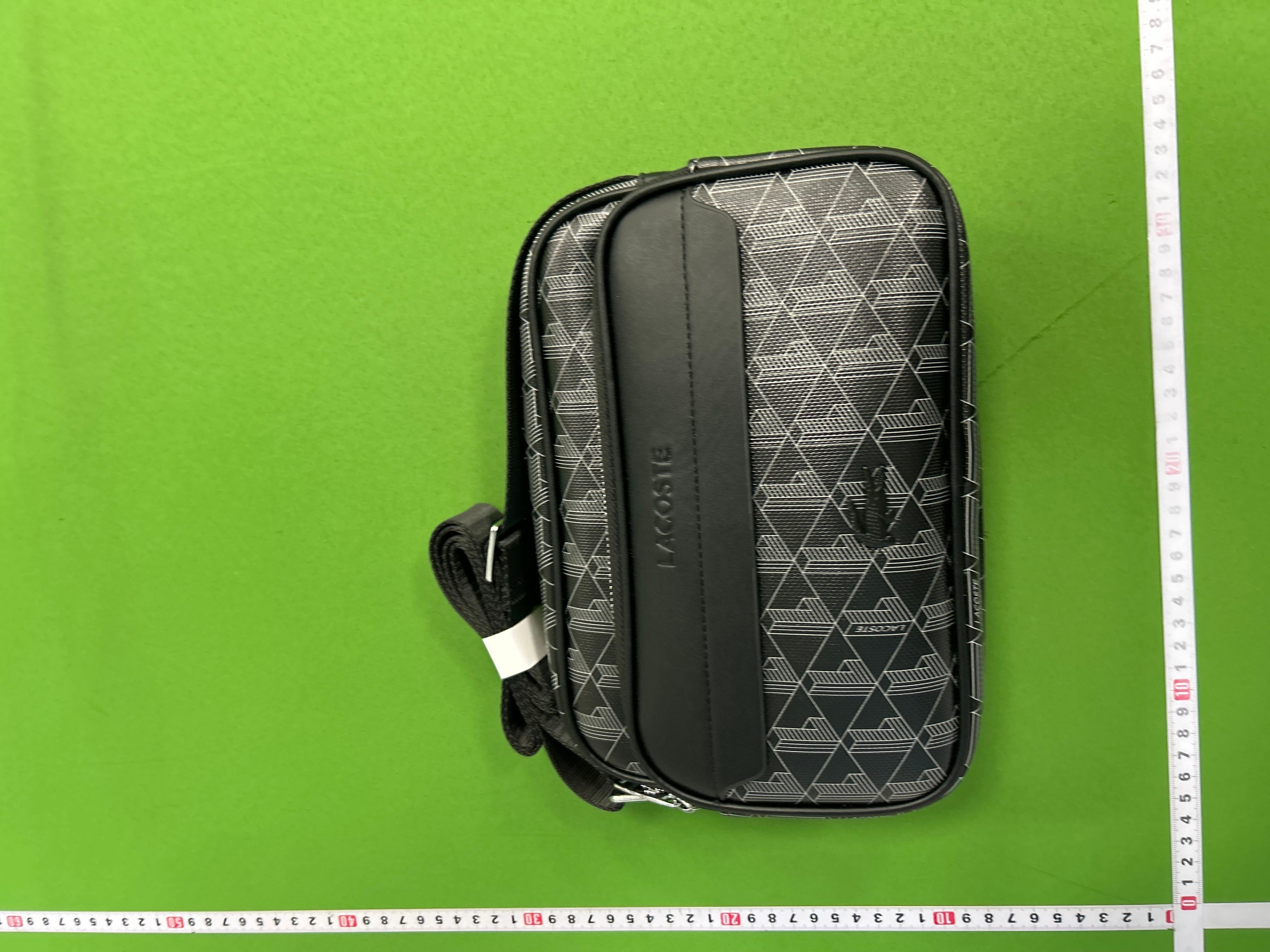 Foto QC 1 de Lacoste The Blend Monogram Crossbody Bag Small Black