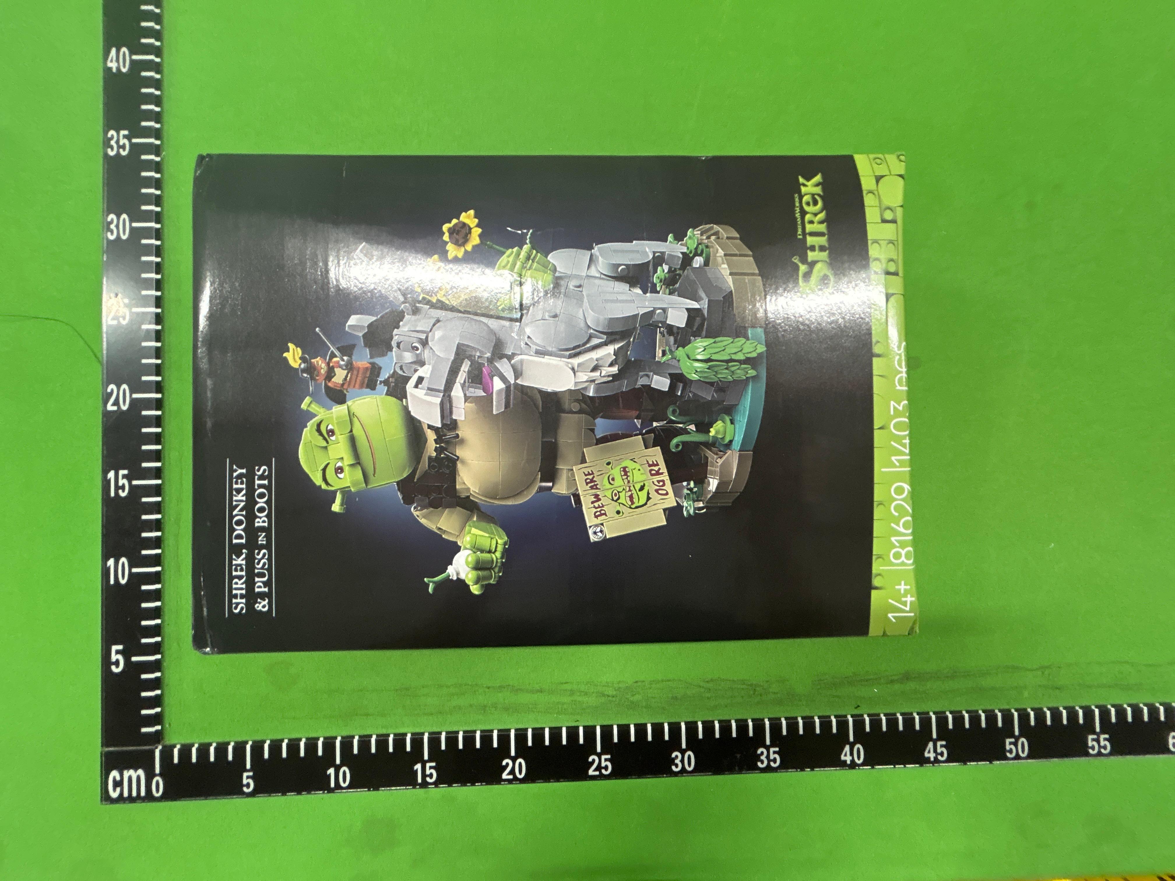 Foto QC 2 de LEGO Shrek Shrek, Donkey & Puss in Boots 72423 Building Set