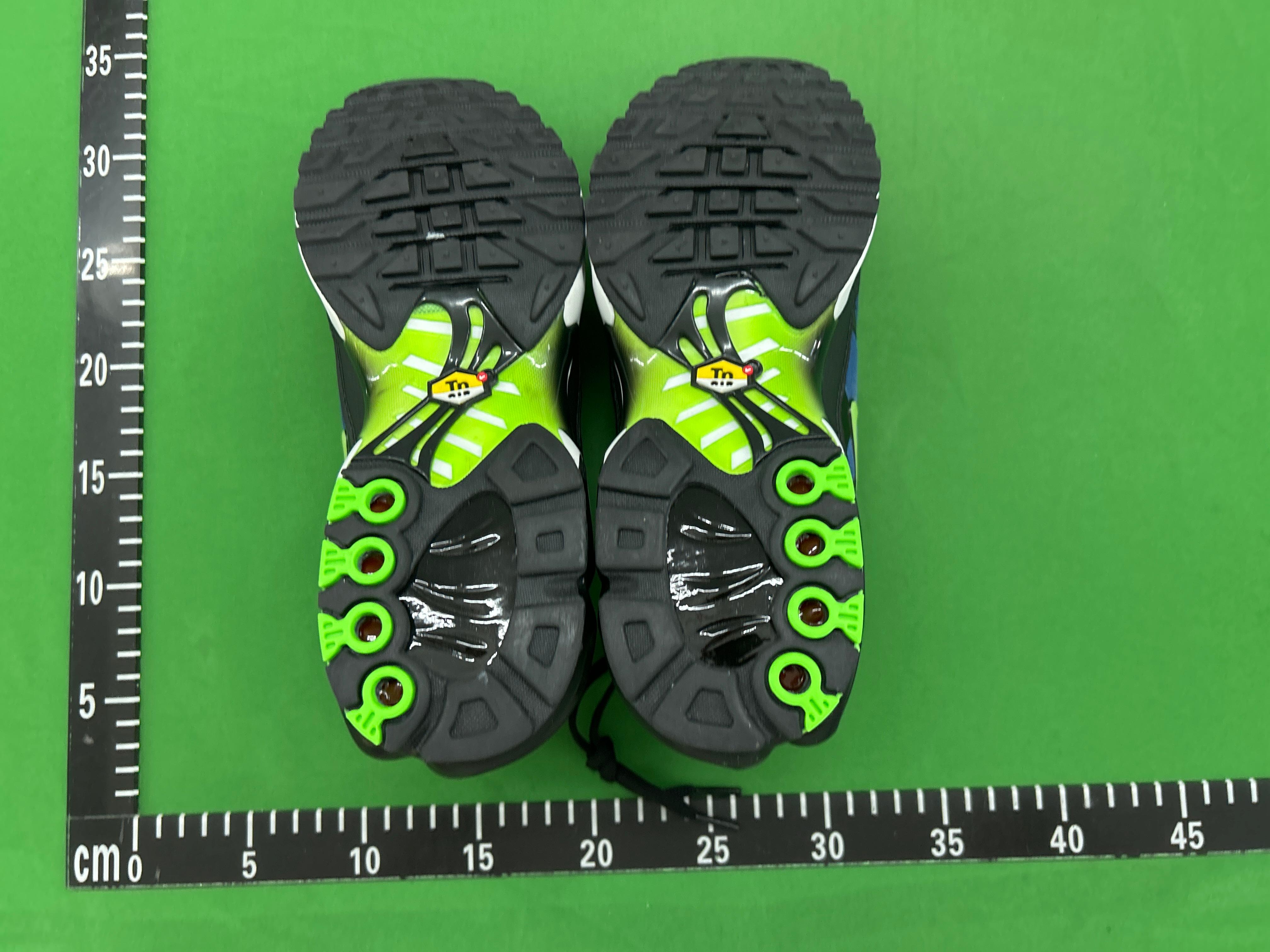 Foto QC 8 de Nike Air Max Plus TN Retro Low Triple Black 604133-050