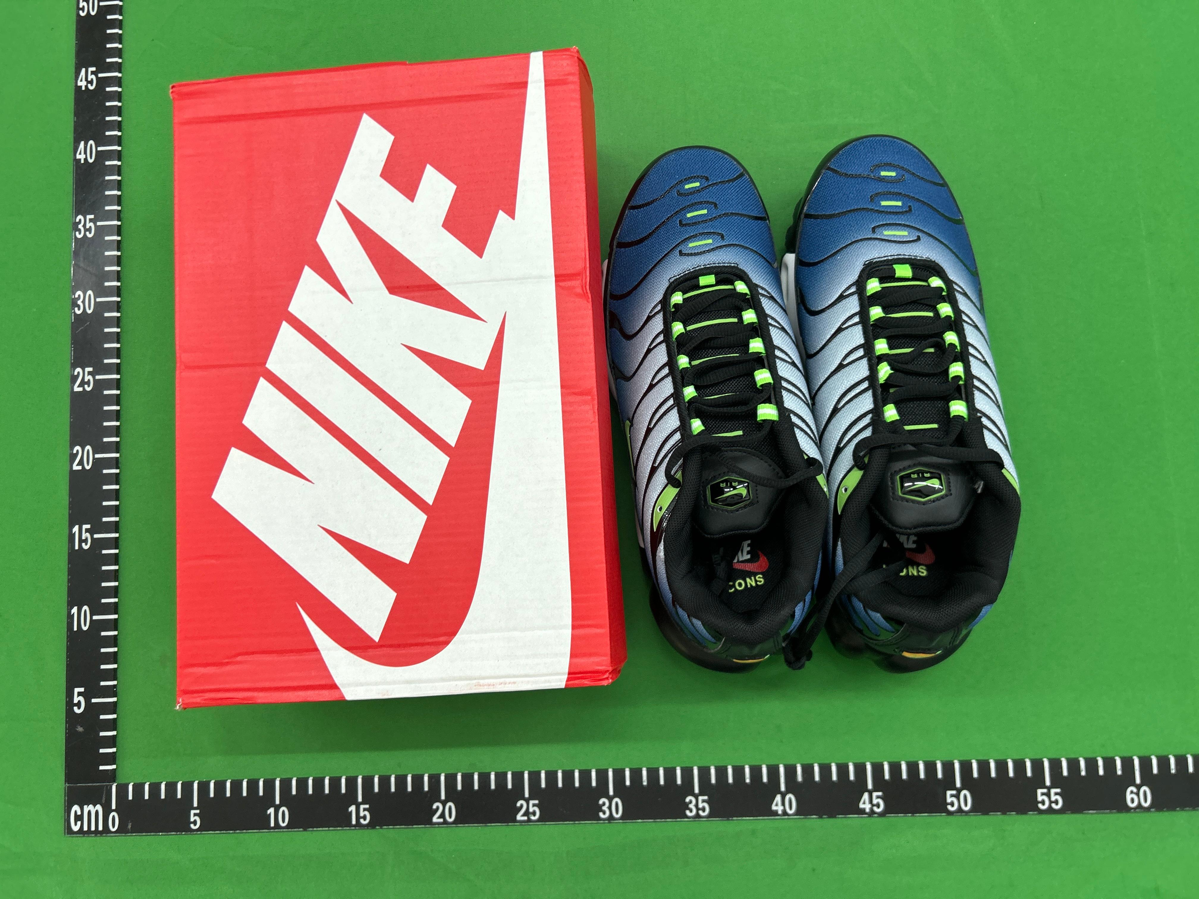 Foto QC 3 de Nike Air Max Plus TN Retro Low Triple Black 604133-050