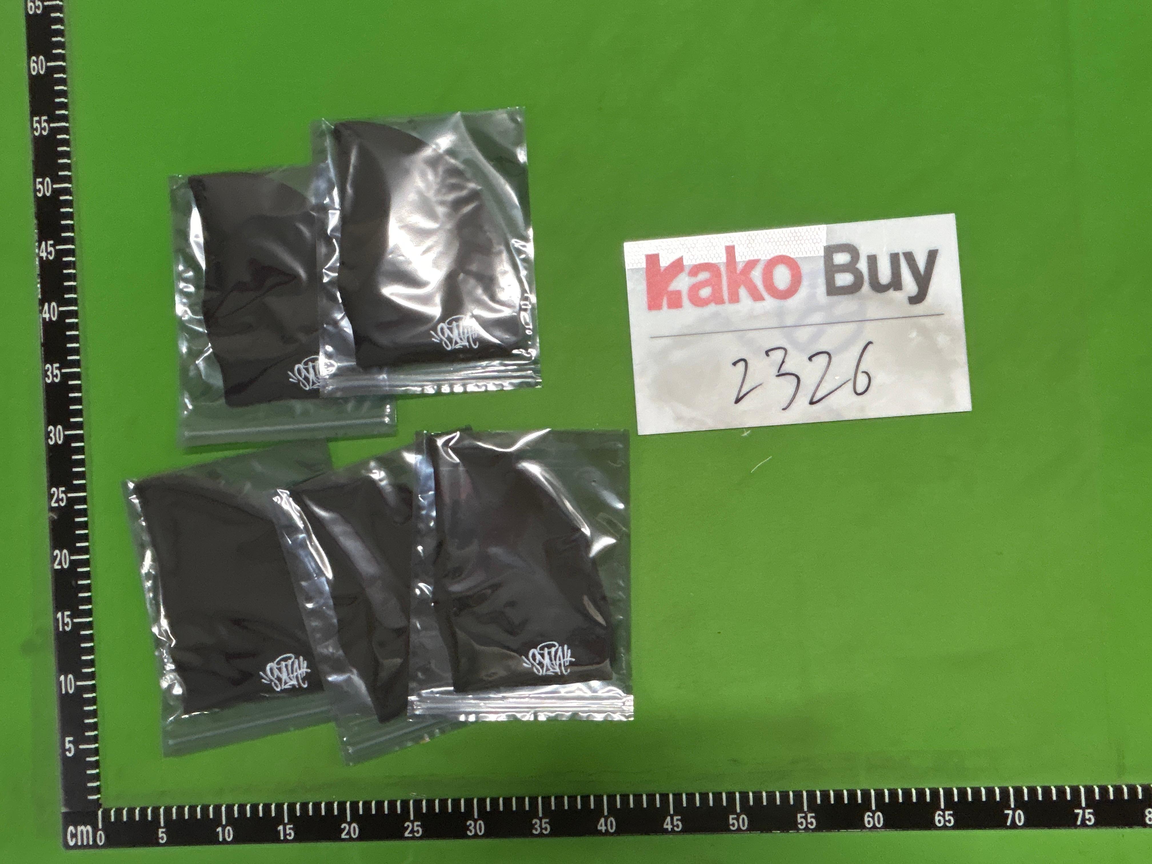 Foto QC 6 de Syna World Logo Skull Beanie Black Red