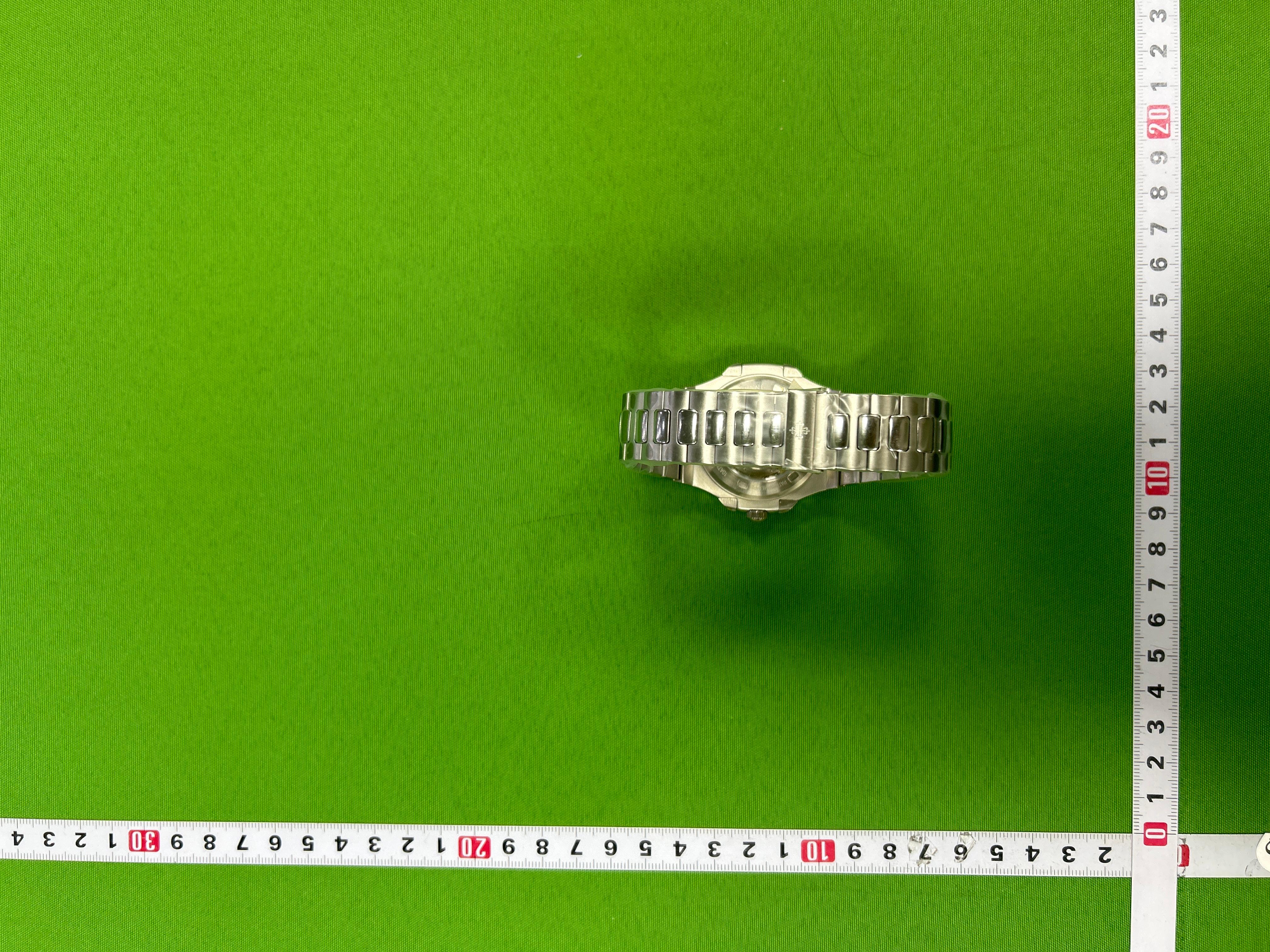 Foto QC 3 de Patek Philippe x Tiffany & Co. Nautilus Red Dial 5711/1A