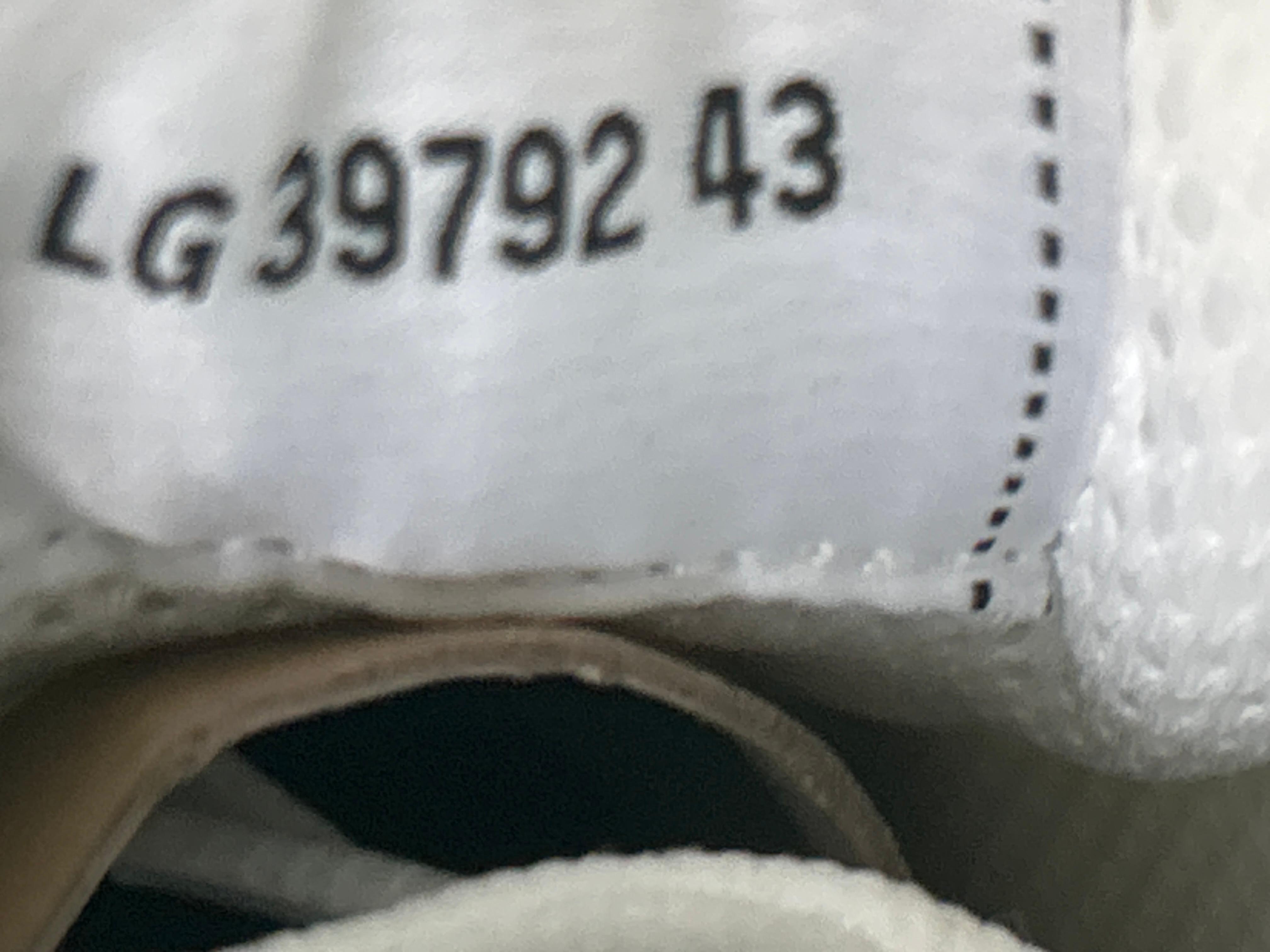 Foto QC 7 de Chanel Sneakers Leather Metallic CC Logo Burgundy G45077