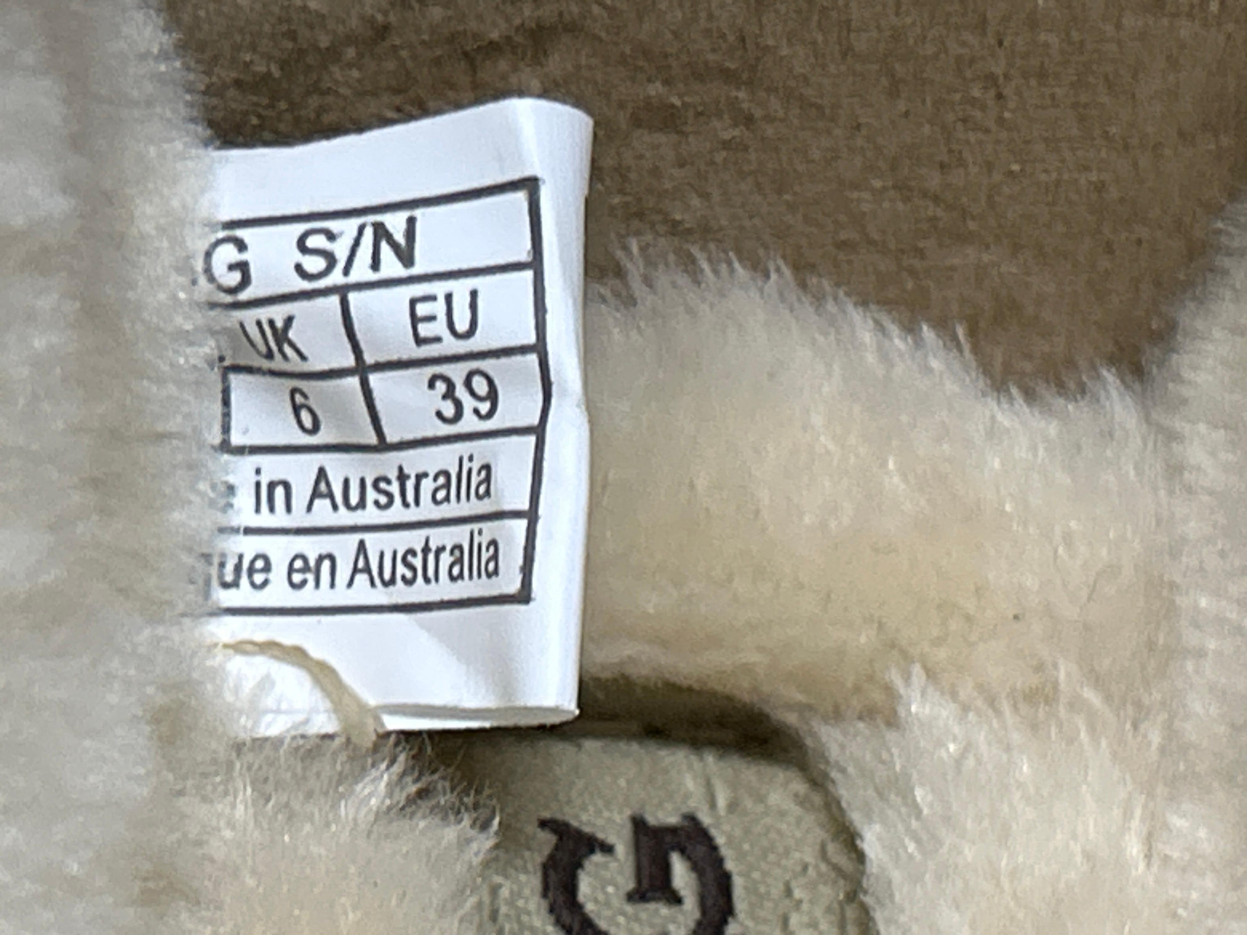 Foto QC 8 de UGG Tasman Suede Black 5955