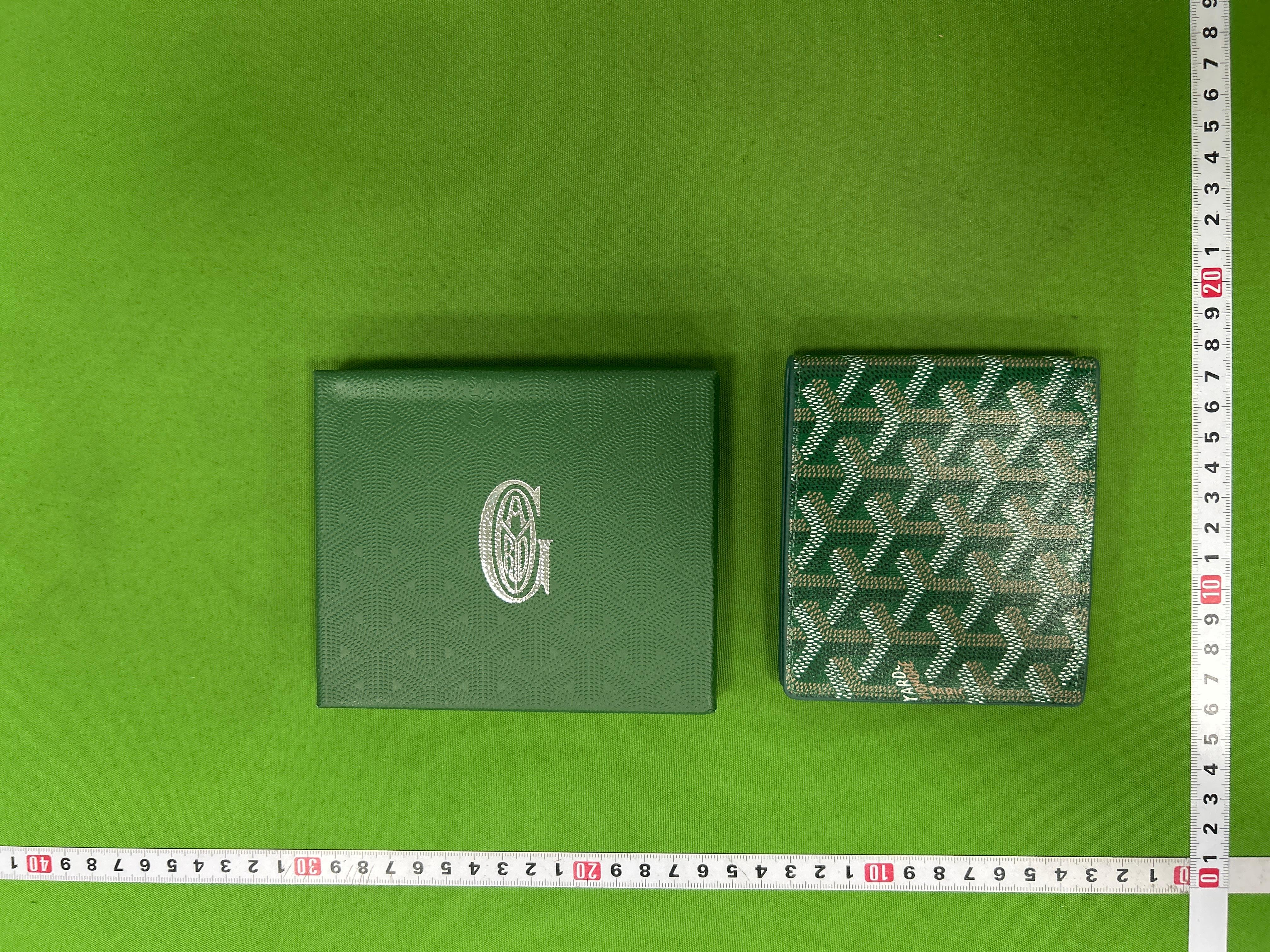 Foto QC 4 de Goyard Victoire Wallet Goyardine Green