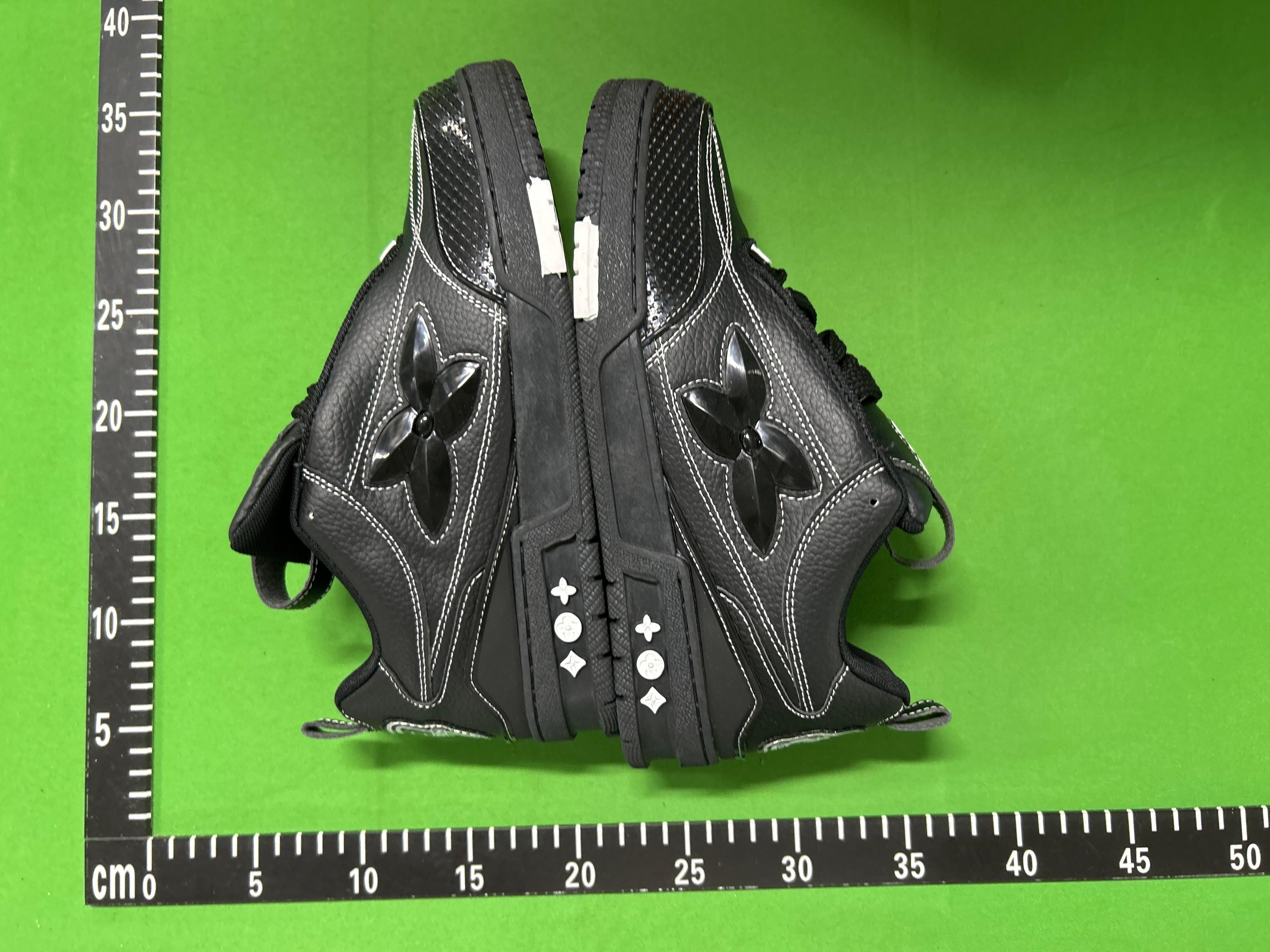 Foto QC 5 de Louis Vuitton Skate Sneaker Black Grey 1A43K1