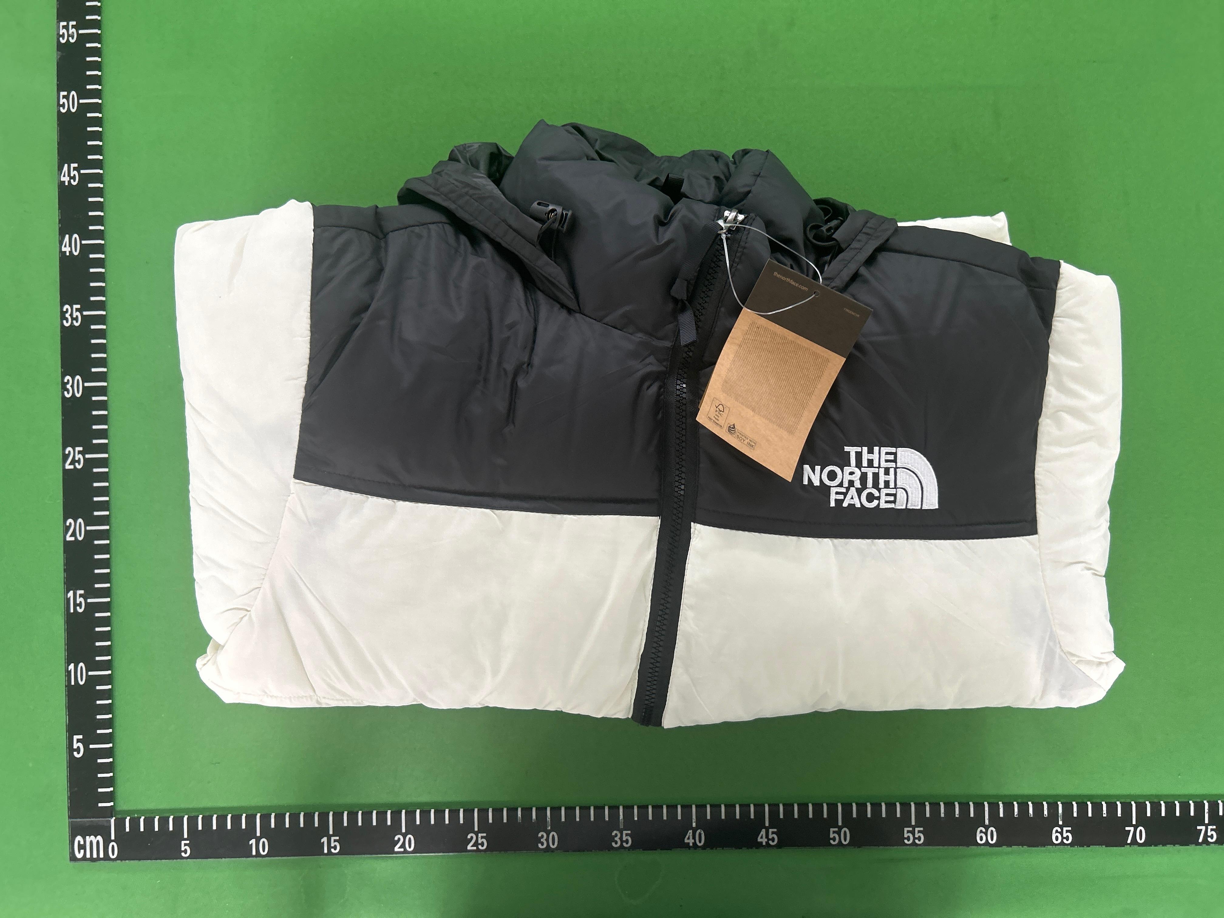 Foto QC 7 de The North Face 1996 Retro Nuptse Puffer Jacket Navy Black