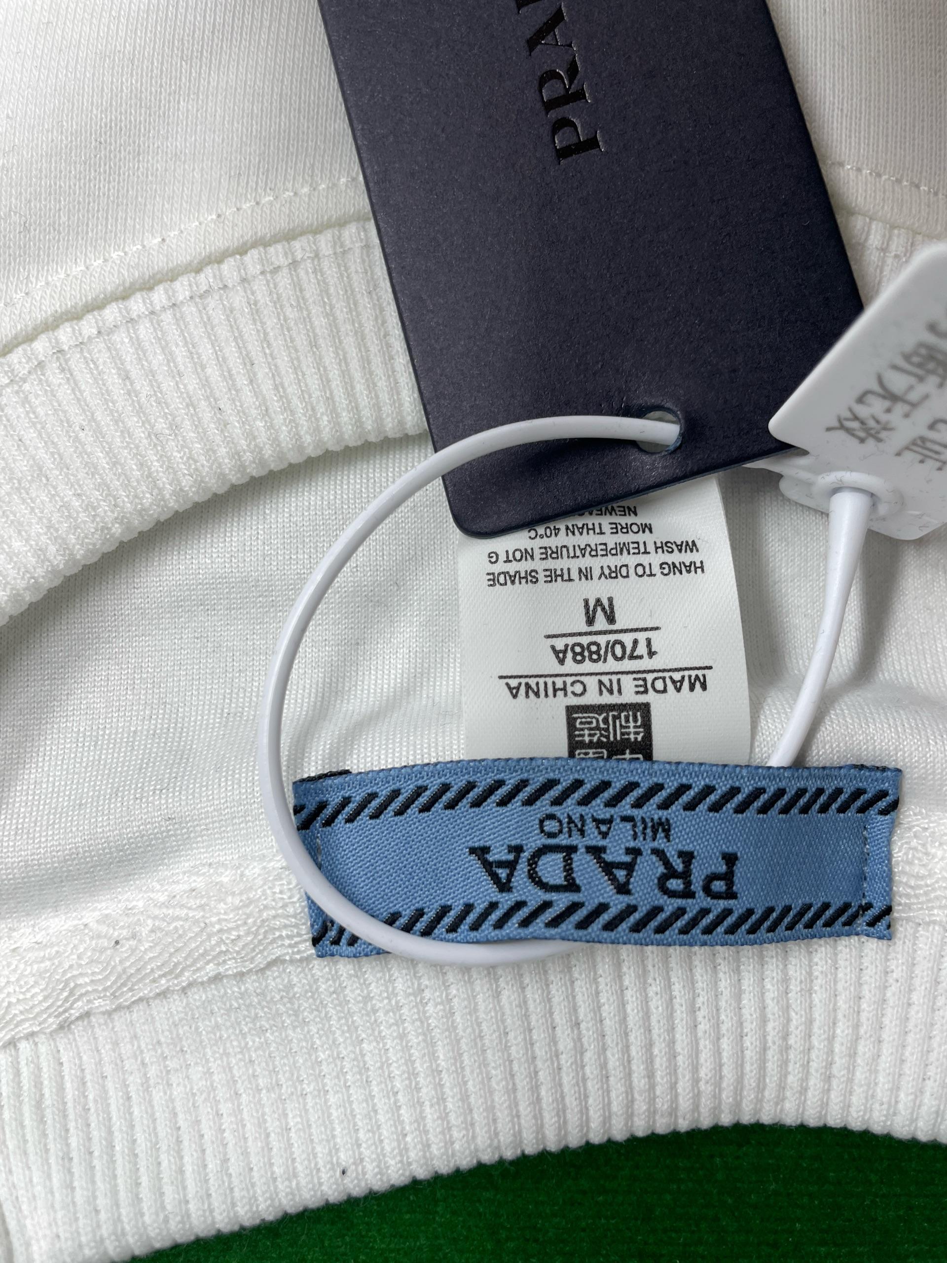 Foto QC 2 de Prada Triangle Logo Crewneck Sweater Black