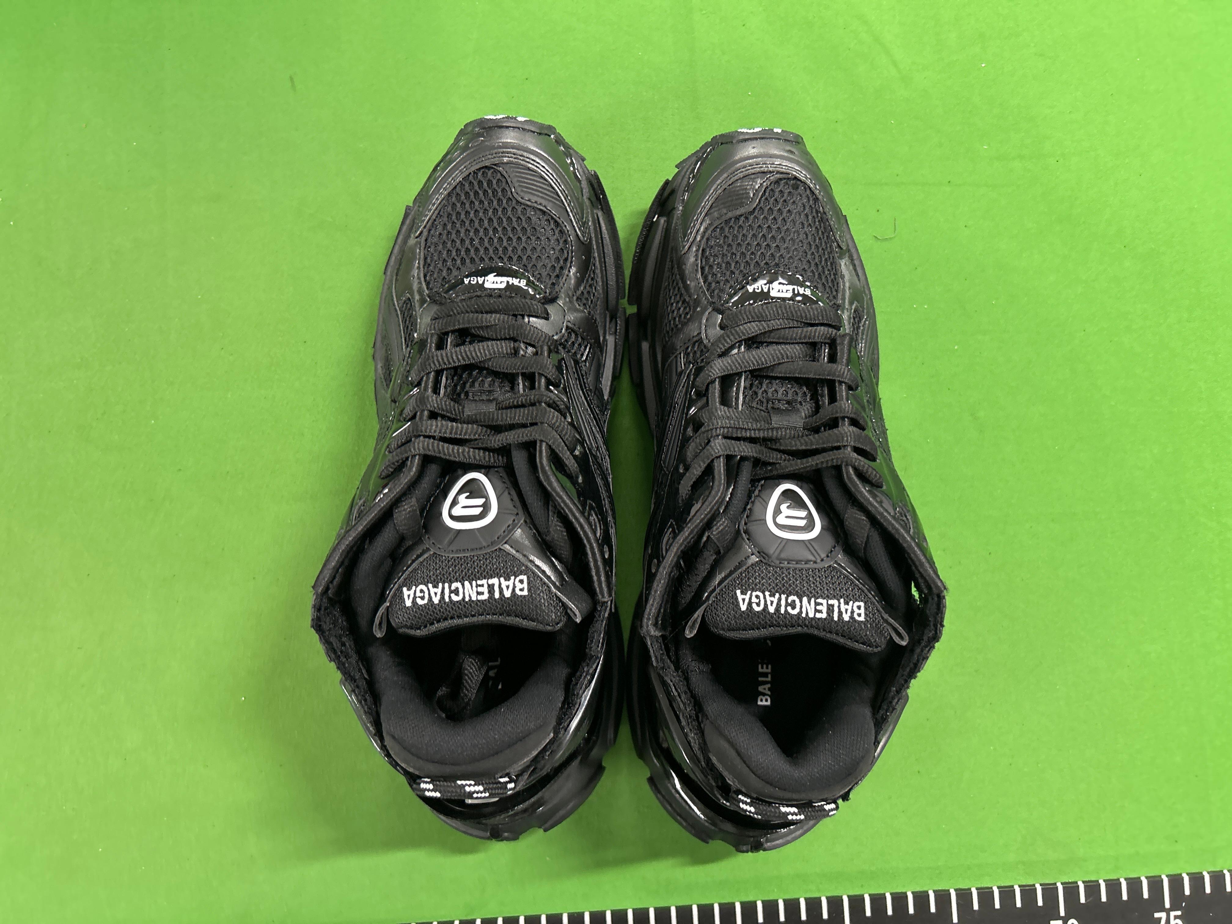 Foto QC 8 de Balenciaga Runner Kith White Burgundy 677403 W3RBB 9069