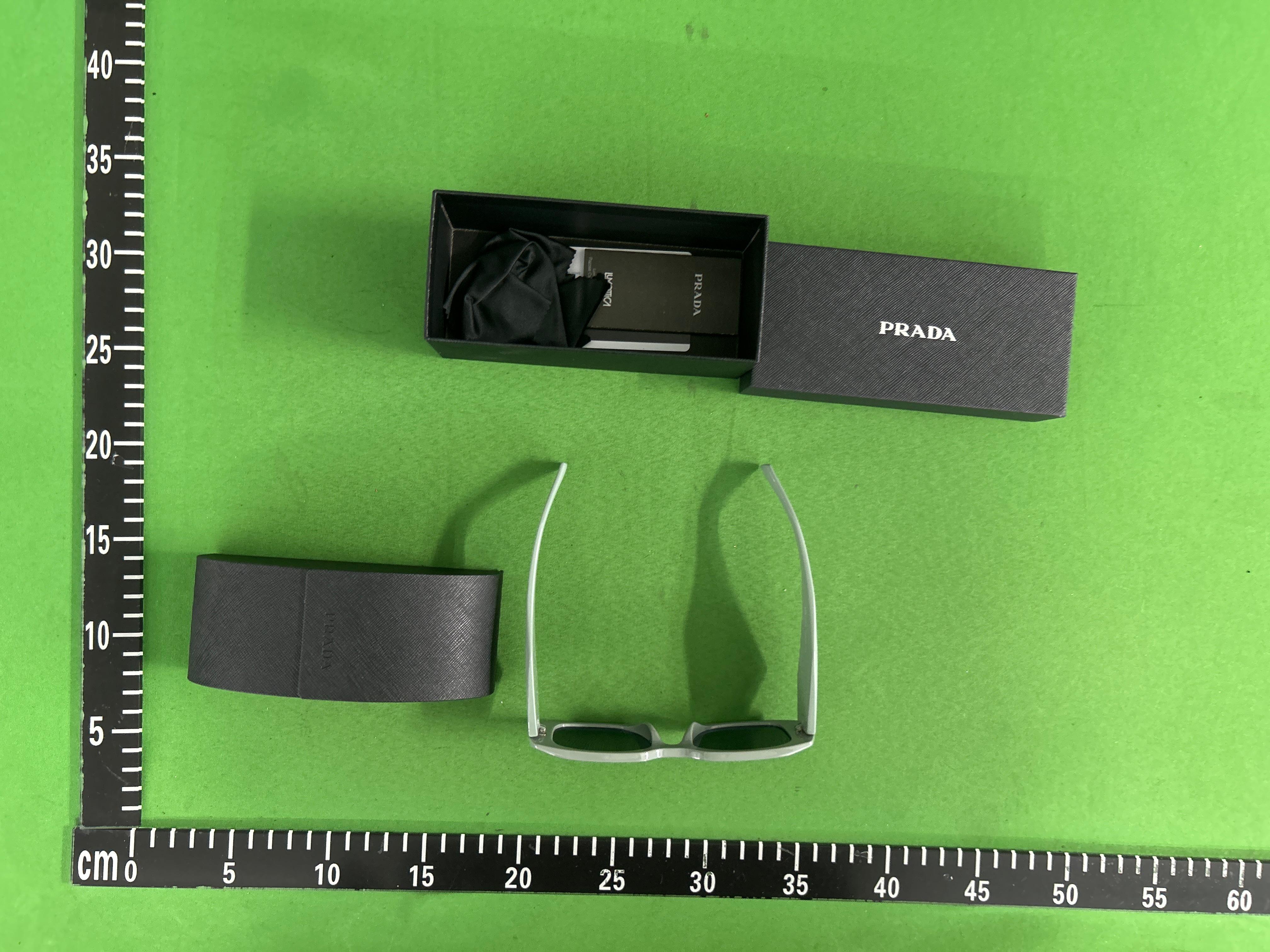 Foto QC 1 de Prada Symbole Rectangle-Frame Acetate Sunglasses Black Grey (PR 17WS)