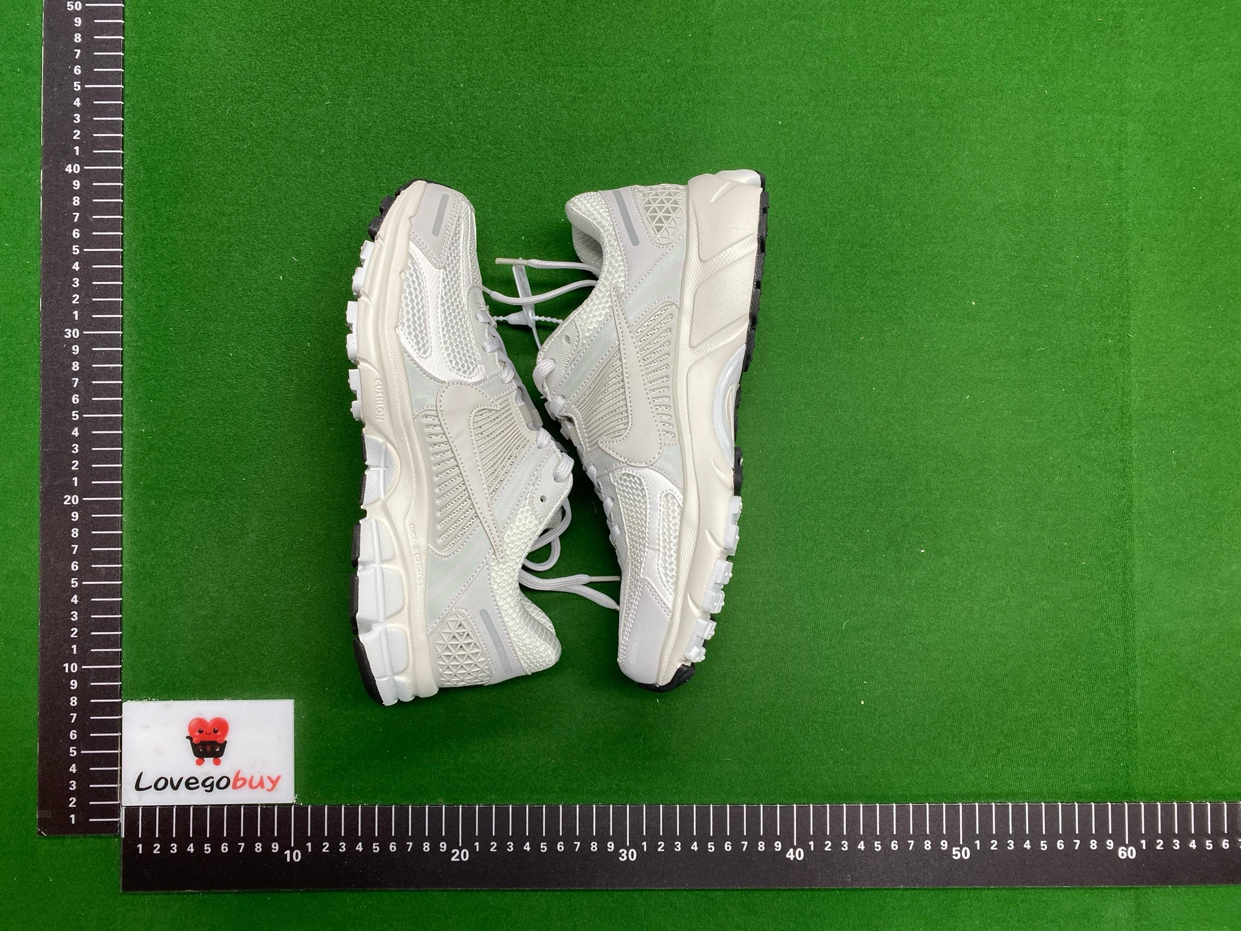 Foto QC 1 de Nike Zoom Vomero 5 Metallic Silver Blue Tint HF1877-100