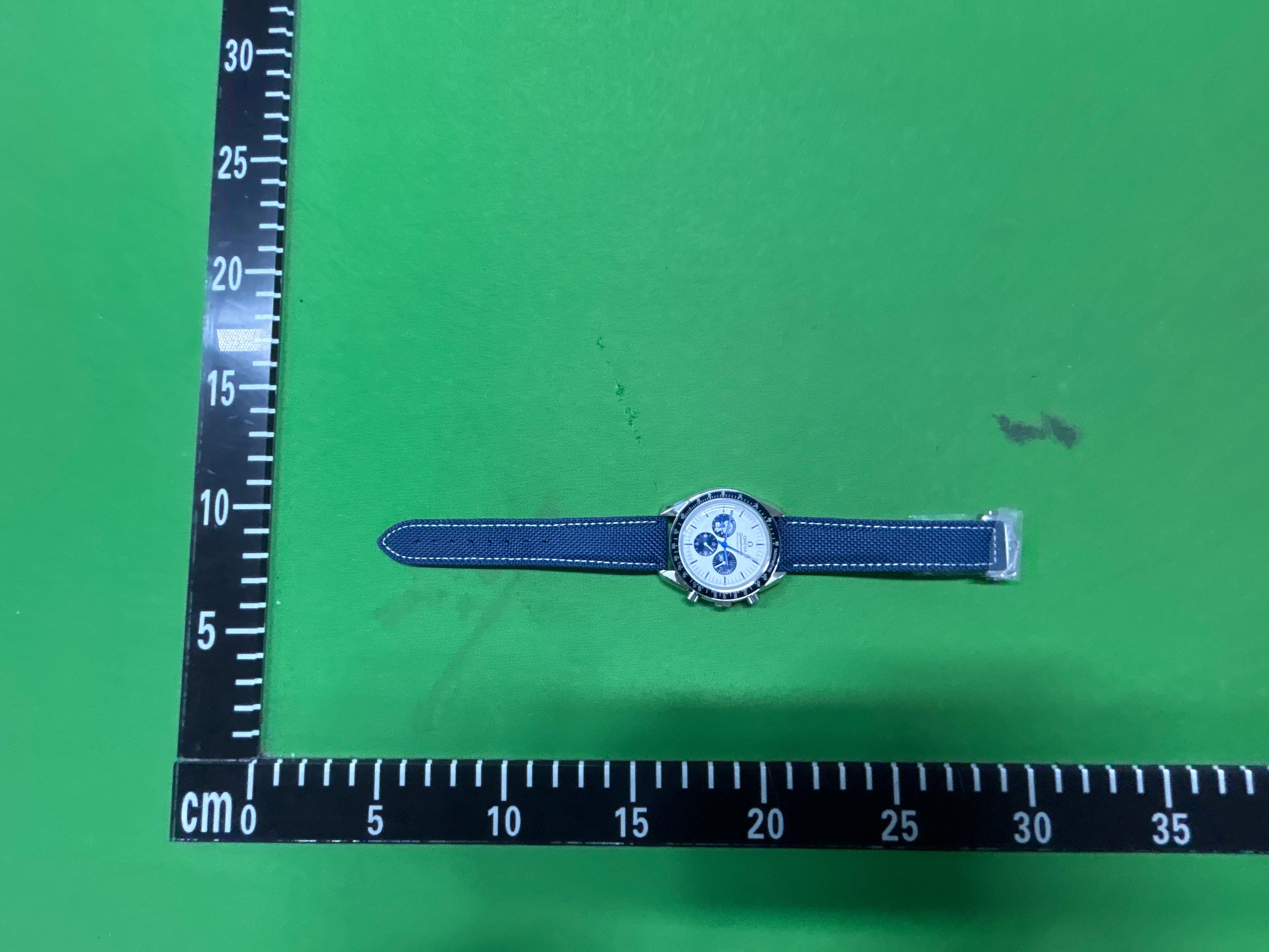 Foto QC 2 de Omega x Snoopy Speedmaster 50th Anniversary N1