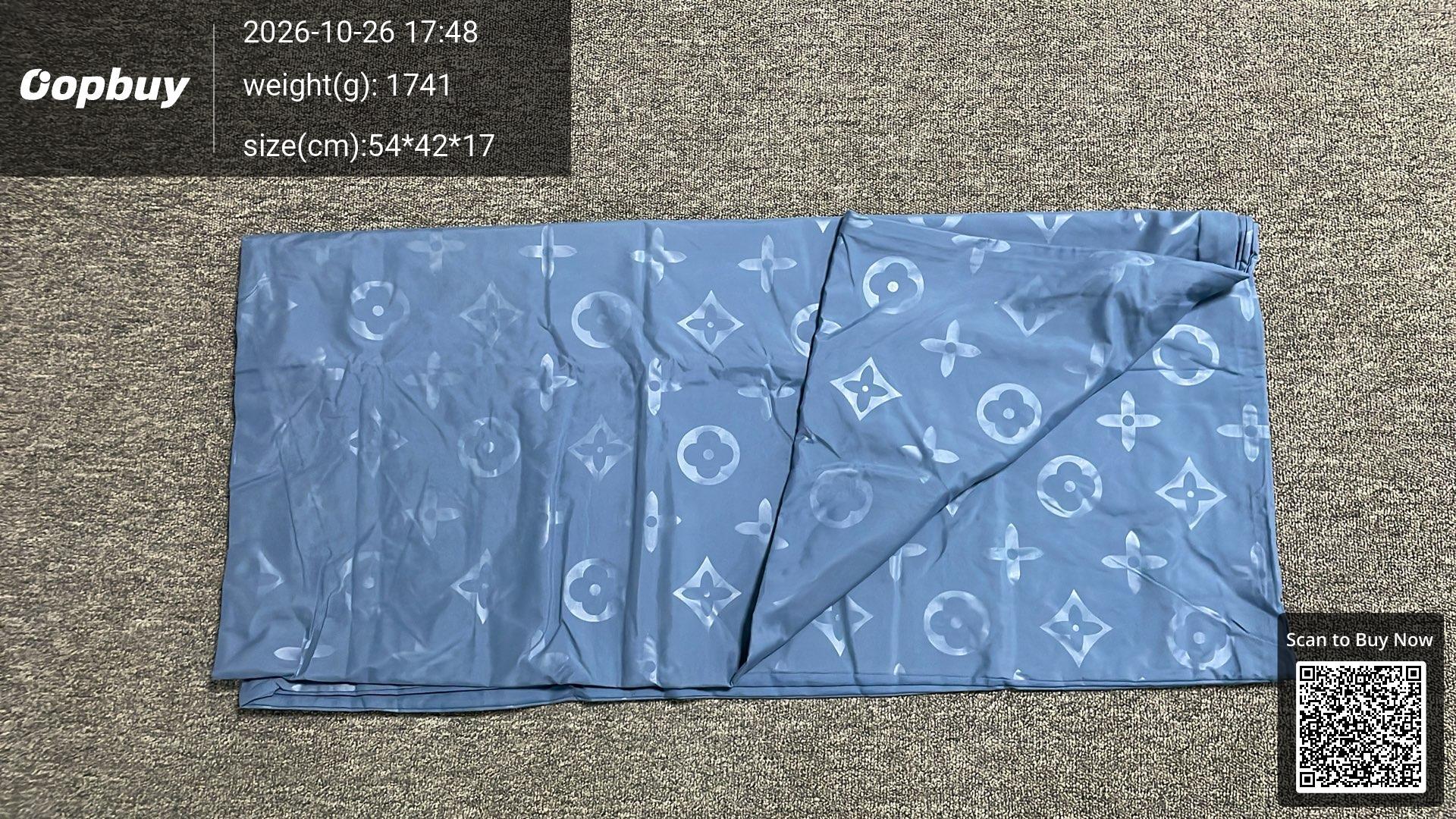 Foto QC 4 de Louis Vuitton Monogram Bedding Set (Set of 4) Black