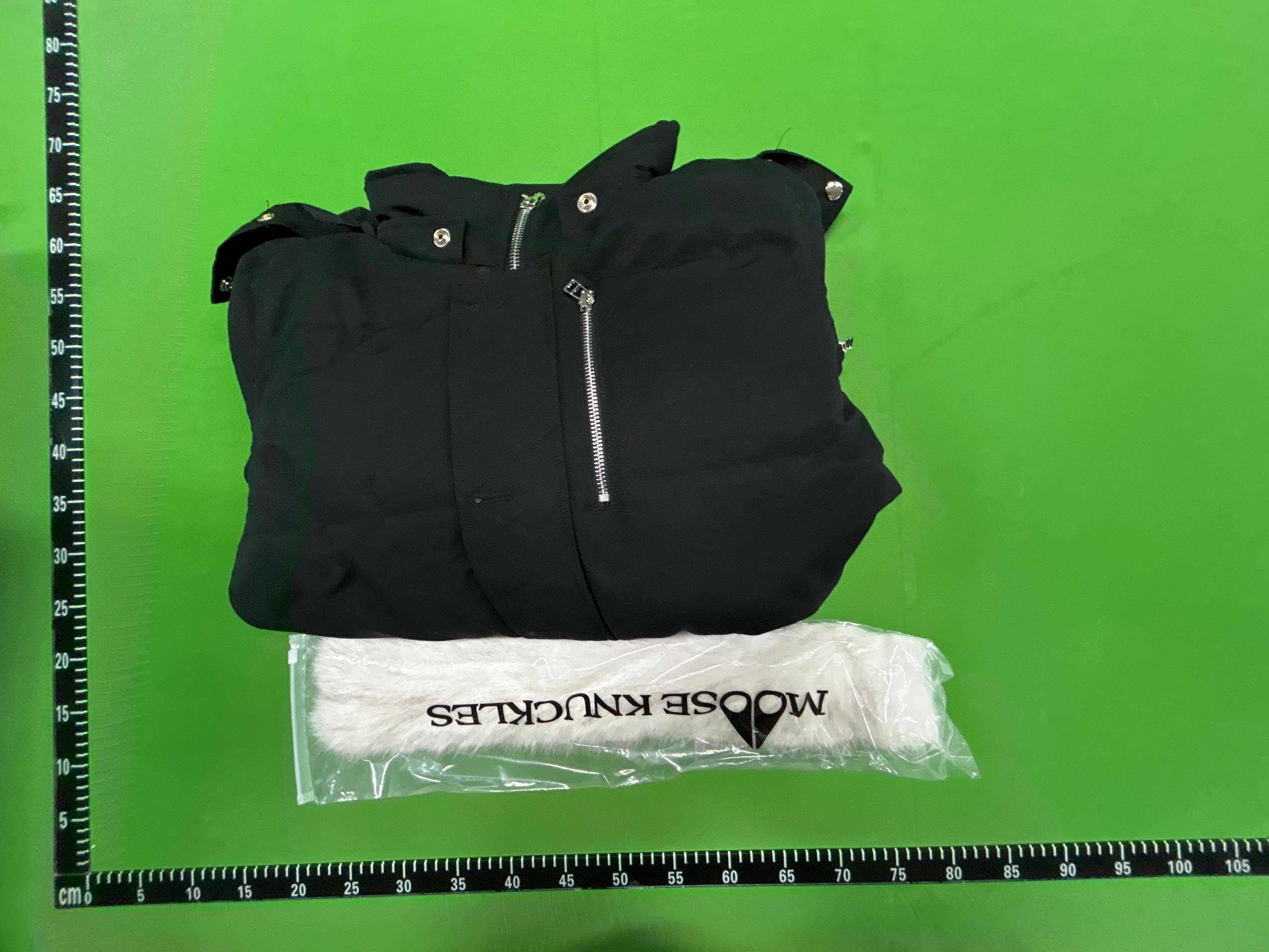 Foto QC 1 de Moose Knuckles Down Puffer Jacket Fur Hood Black