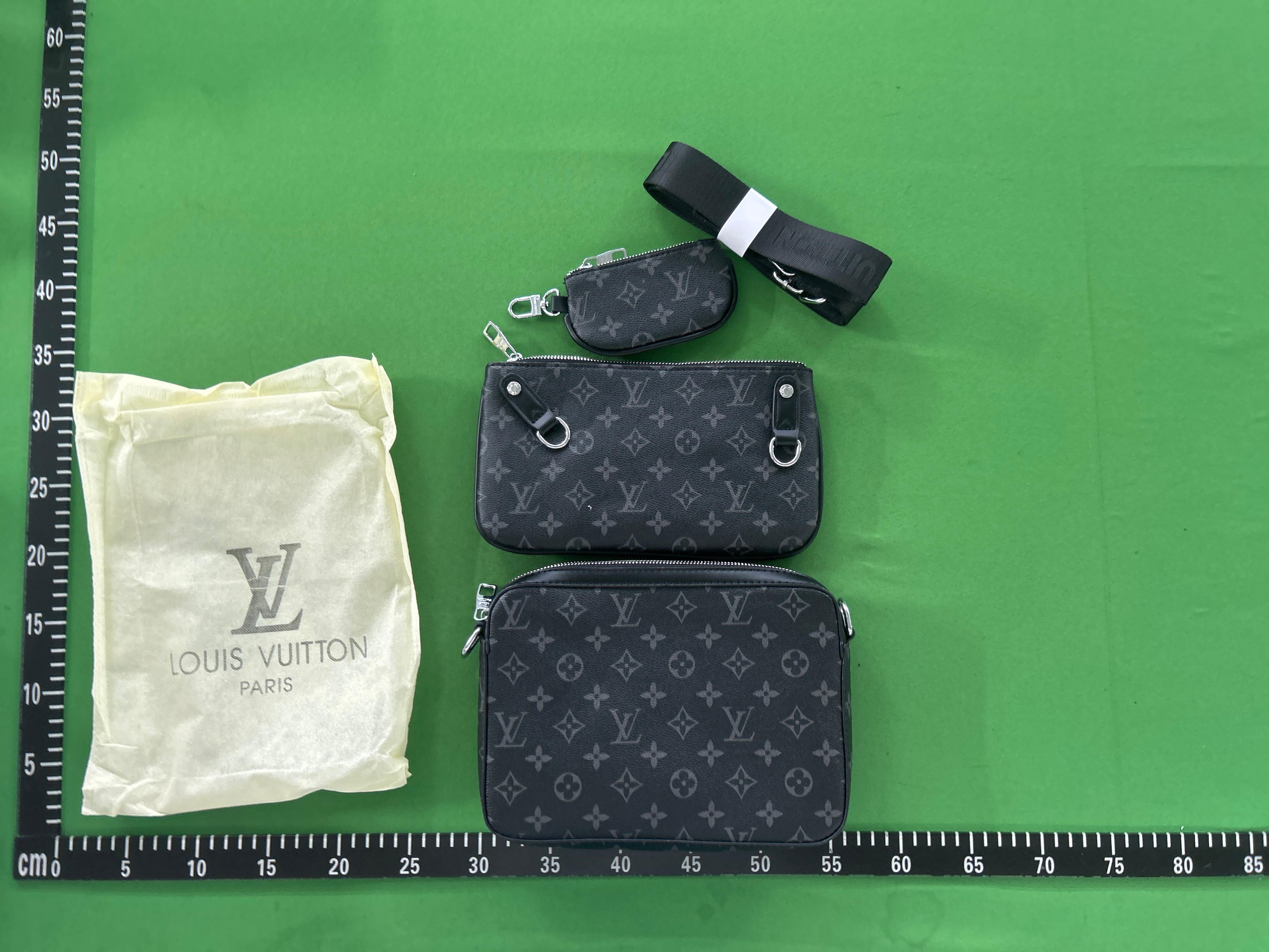 Foto QC 6 de Louis Vuitton Trio Messenger Monogram Eclipse Reverse