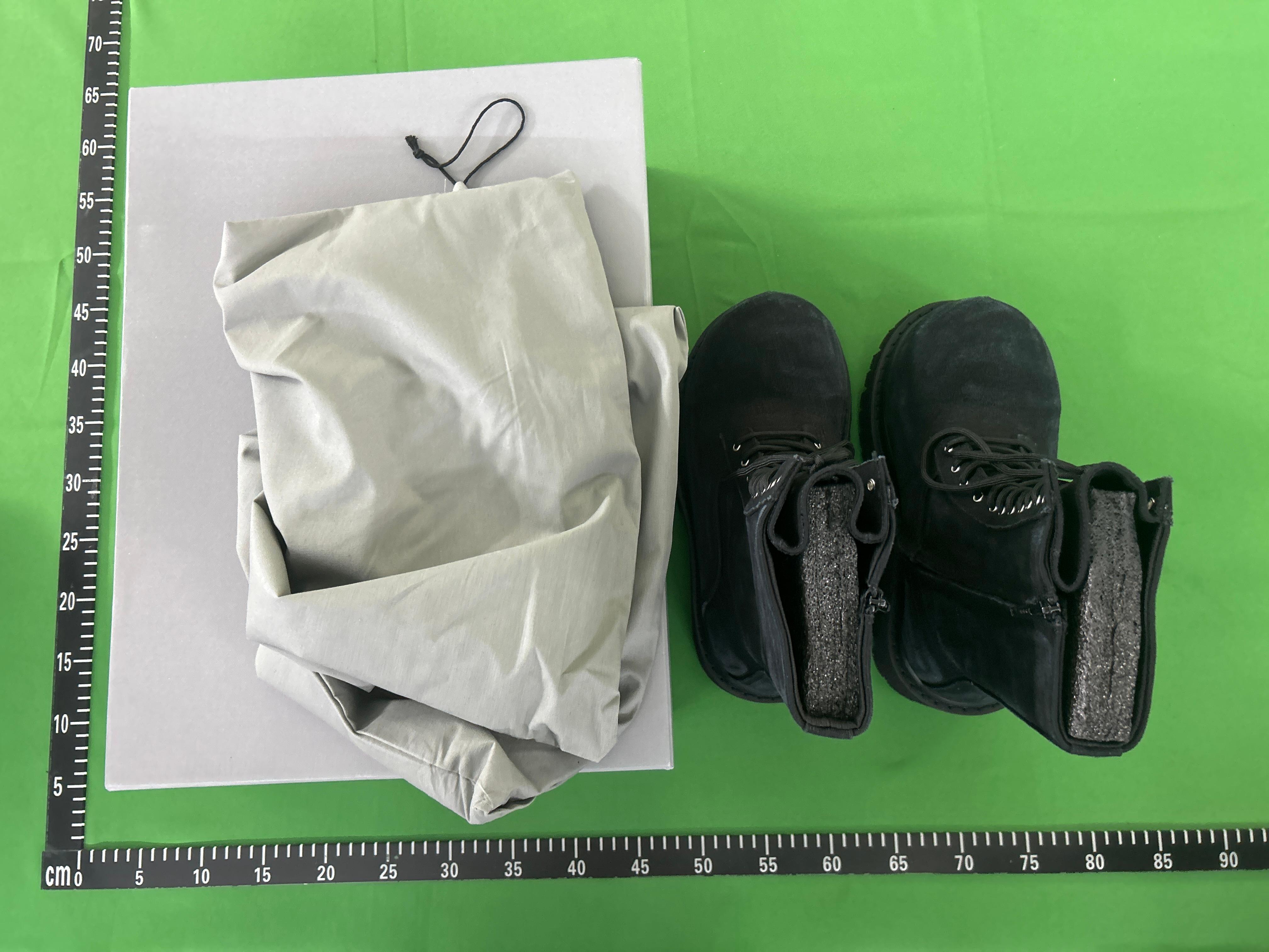 Foto QC 1 de Balenciaga Bulldozer Leather Lace-Up Platform Boots Black