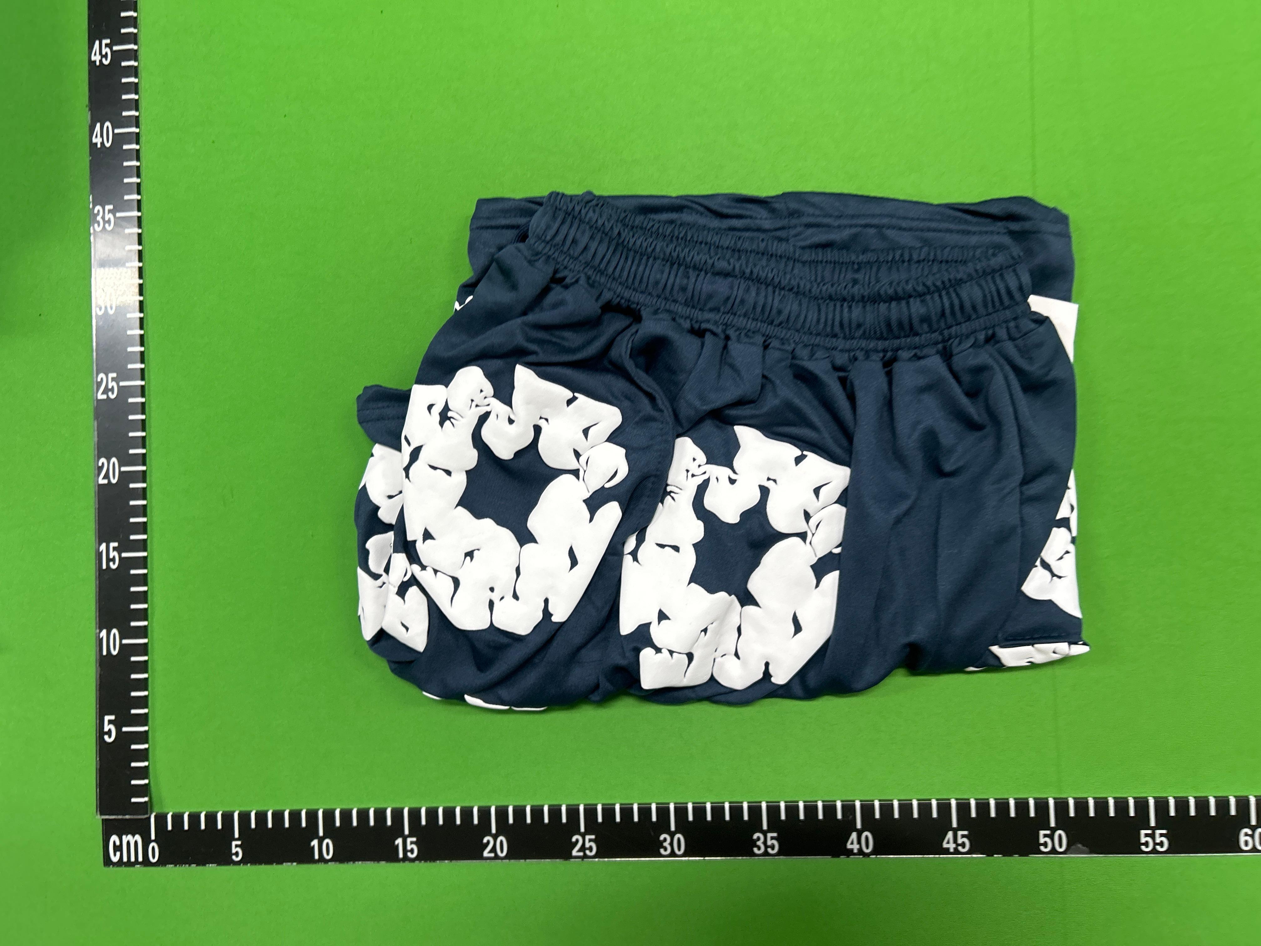 Foto QC 8 de Denim Tears Cotton Wreath Sweat Shorts Puff Print Grey