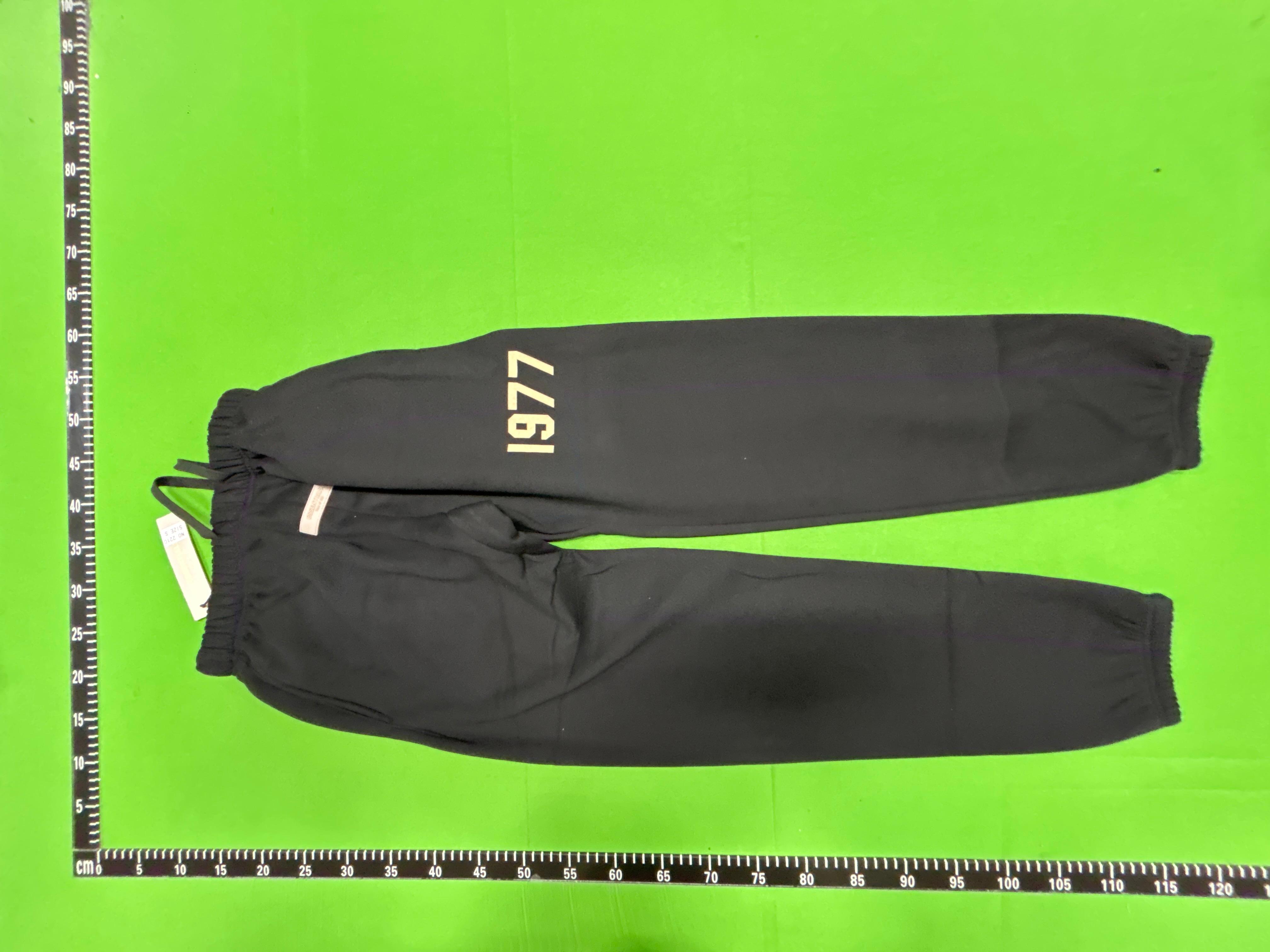 Foto QC 8 de Fear of God Essentials 1977 Set 2-Piece Black
