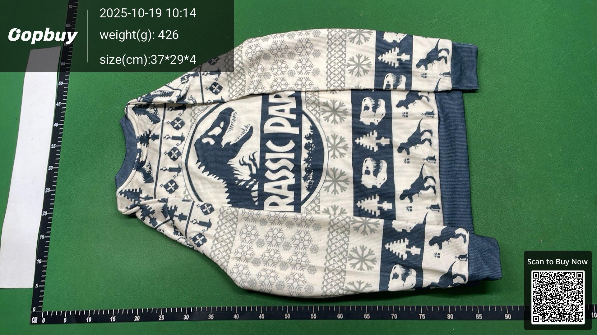 Foto QC 3 de Home Alone Crewneck Sweater Red