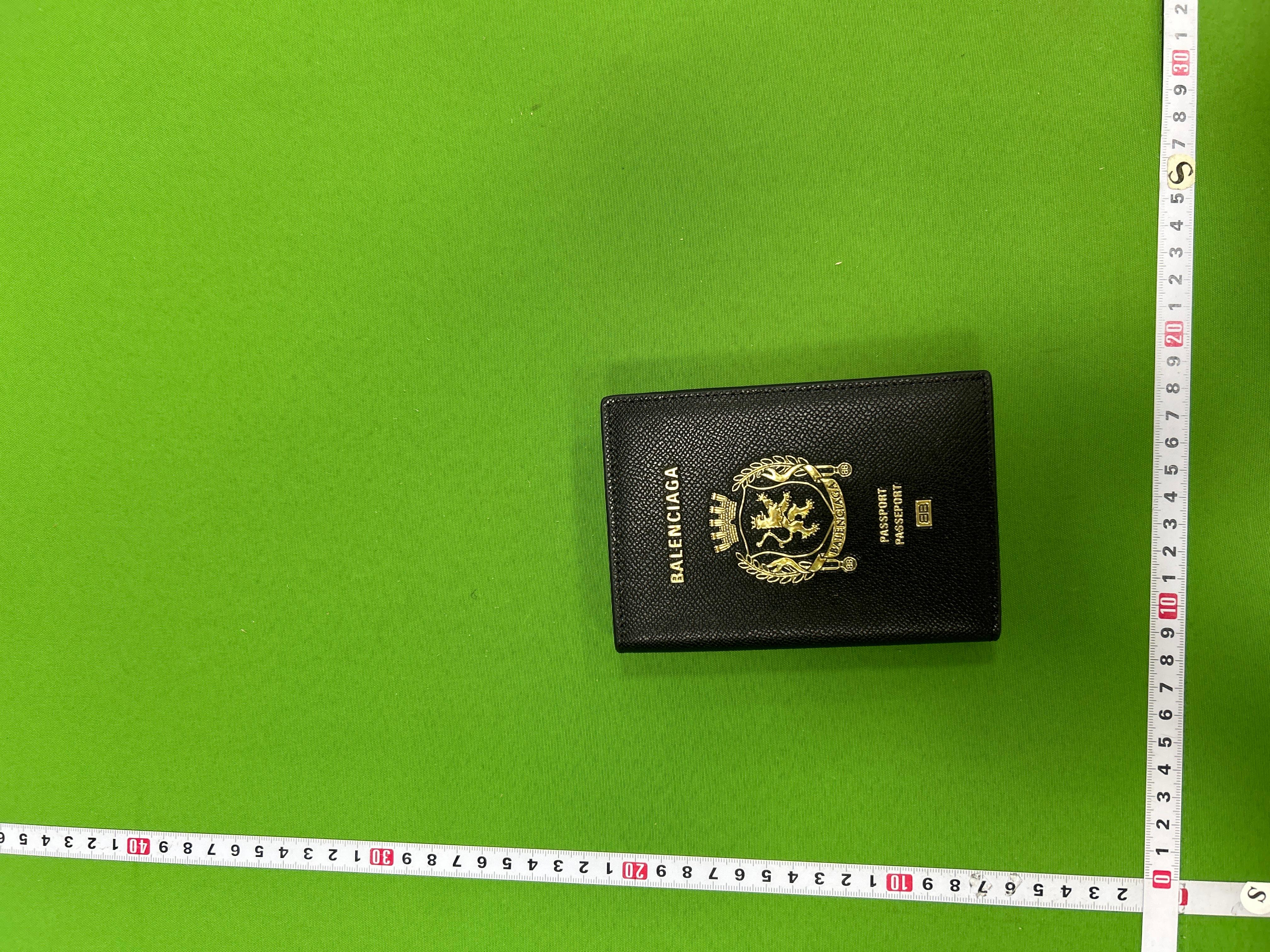 Foto QC 3 de Balenciaga Crest Passport Holder Leather Burgundy