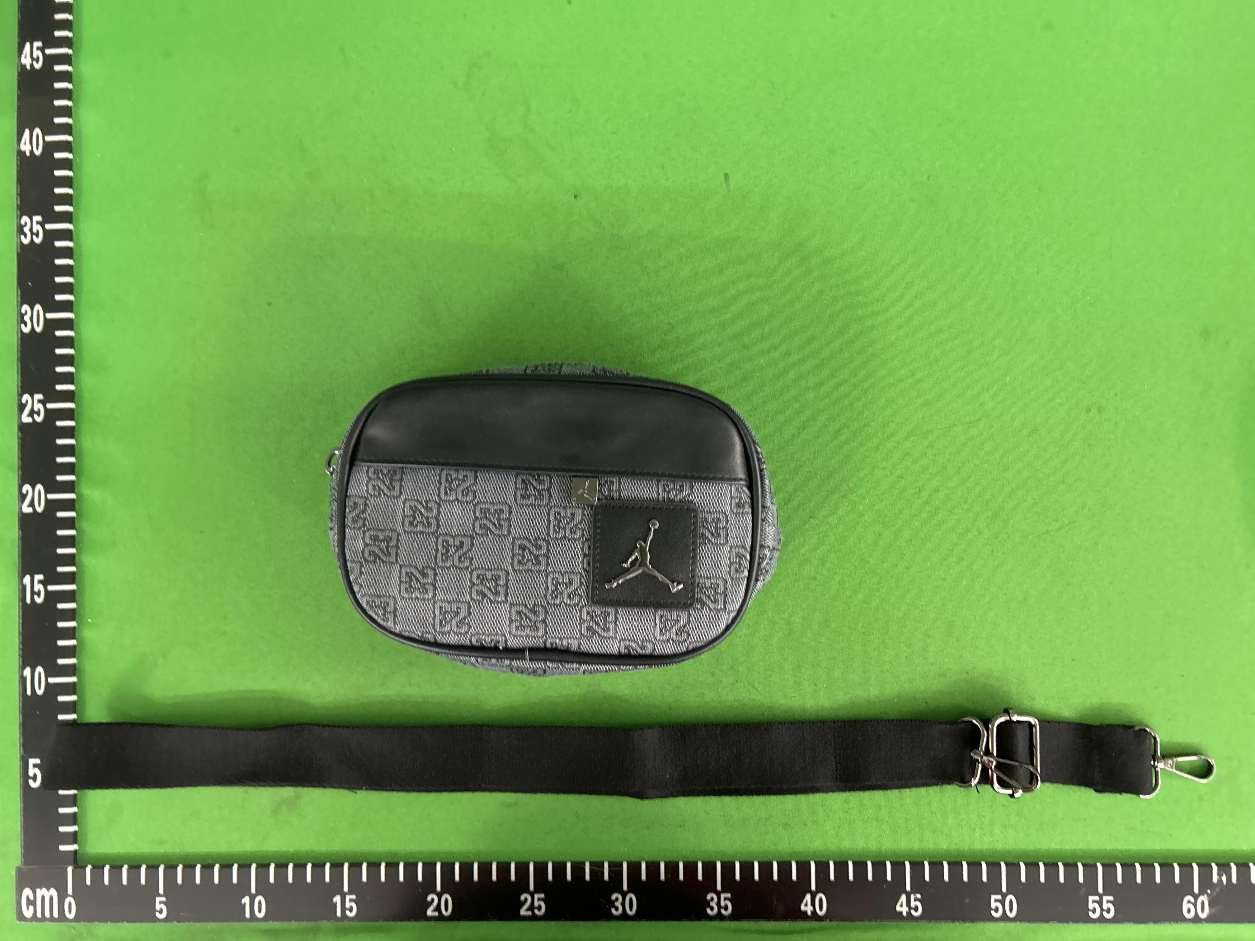 Foto QC 7 de Jordan Crossbody Bag Black