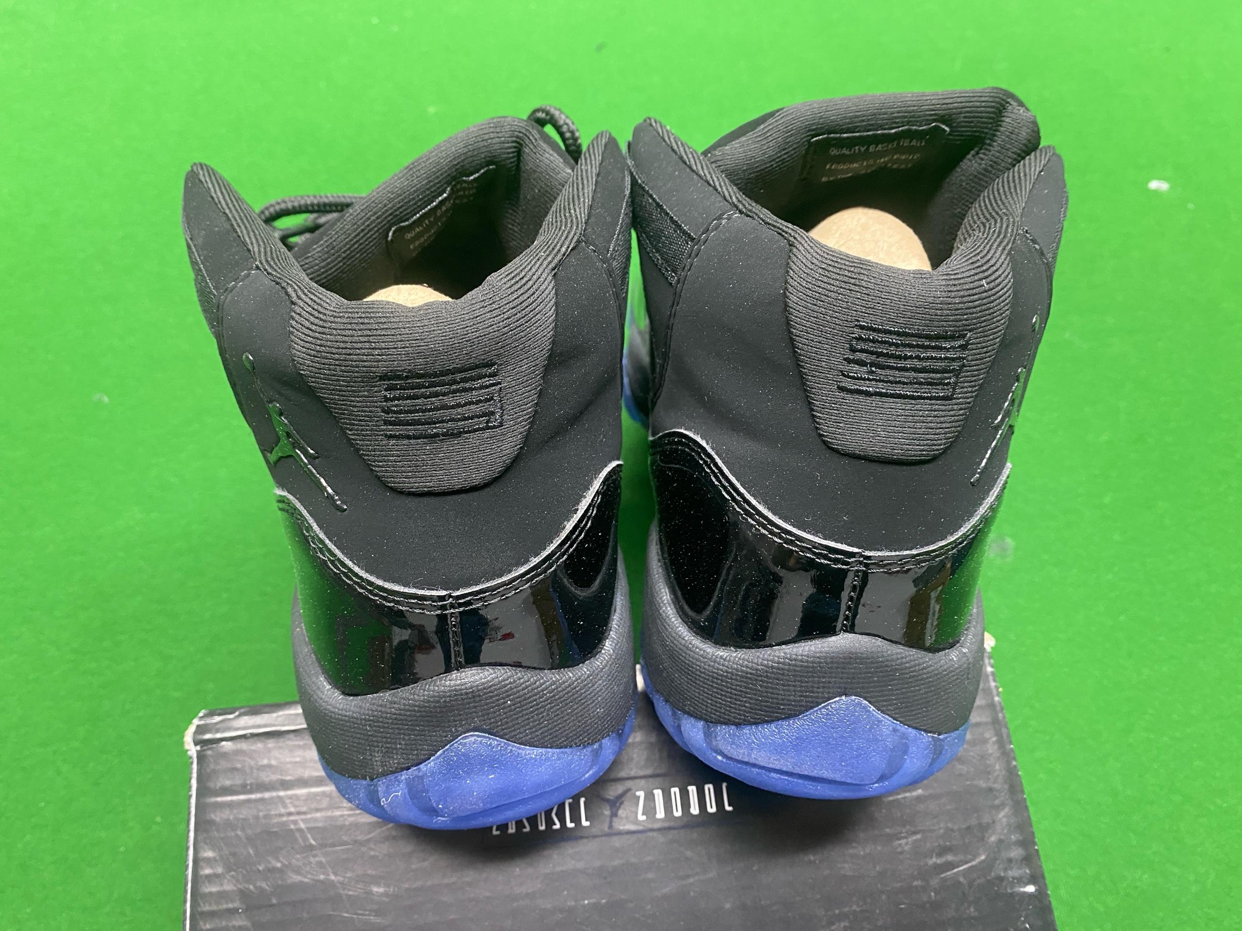 Foto QC 4 de Jordan 11 Retro Cap and Gown 378037-005