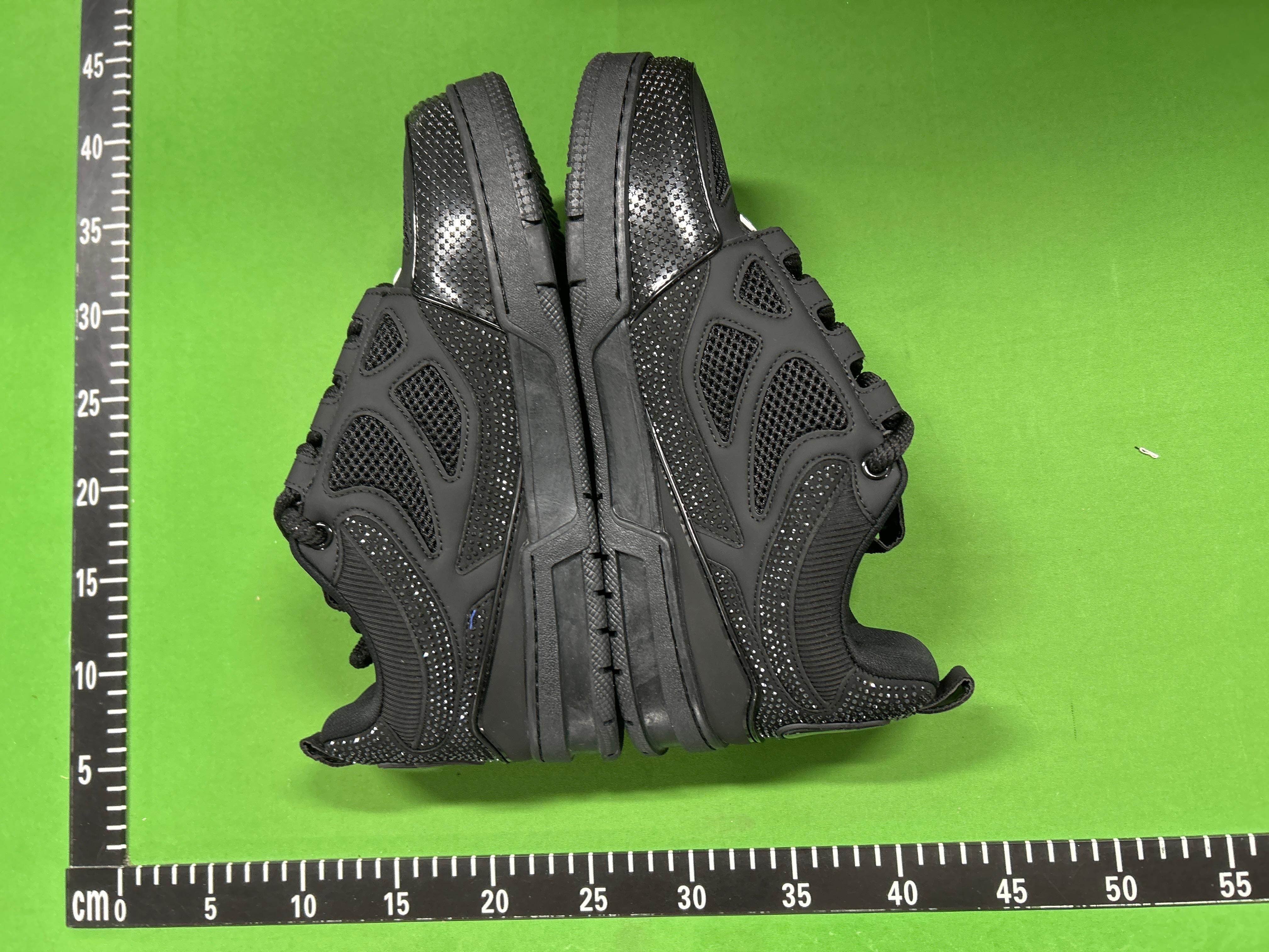Foto QC 3 de Louis Vuitton LV Skate Sneaker Low Black Swarovski Monogram 1ABMHV