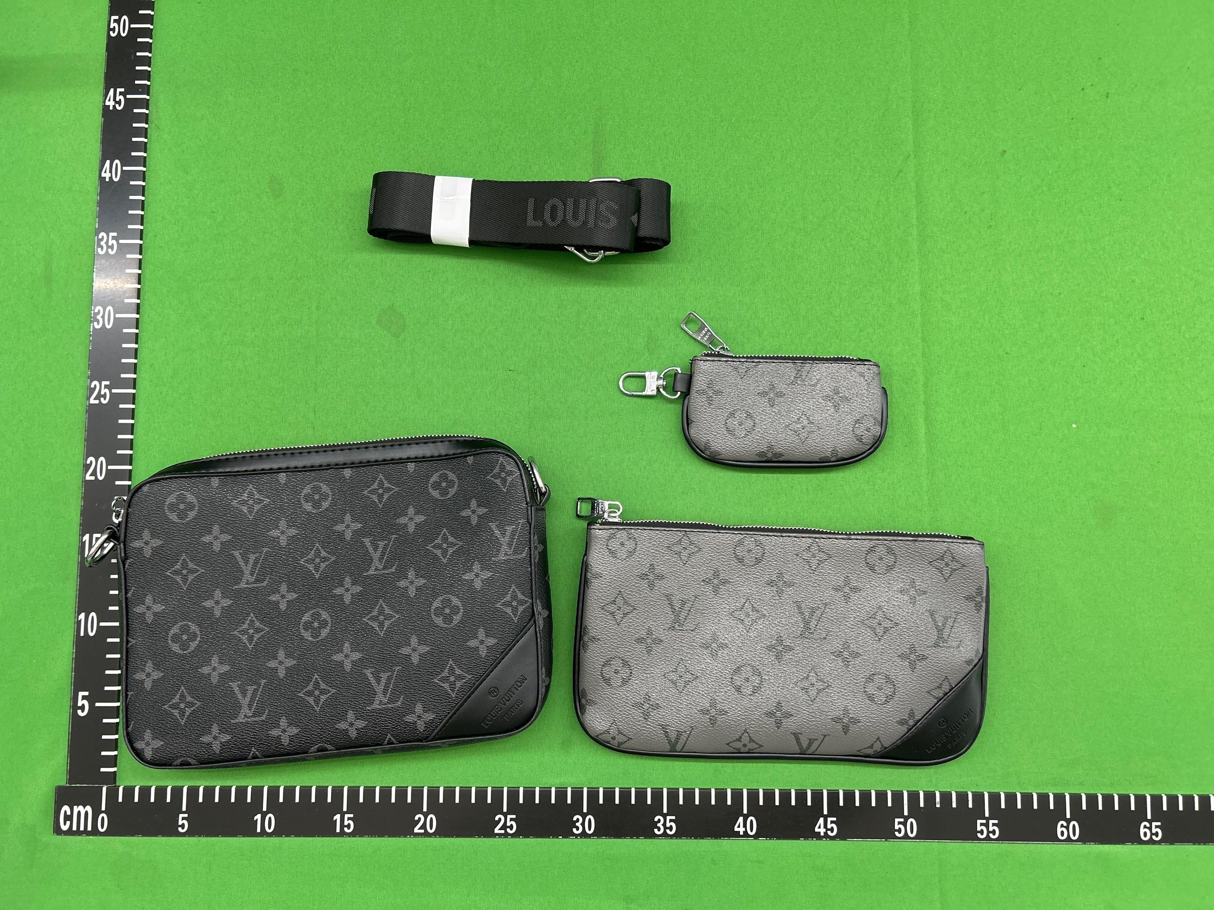 Foto QC 3 de Louis Vuitton Trio Messenger Monogram Eclipse Reverse