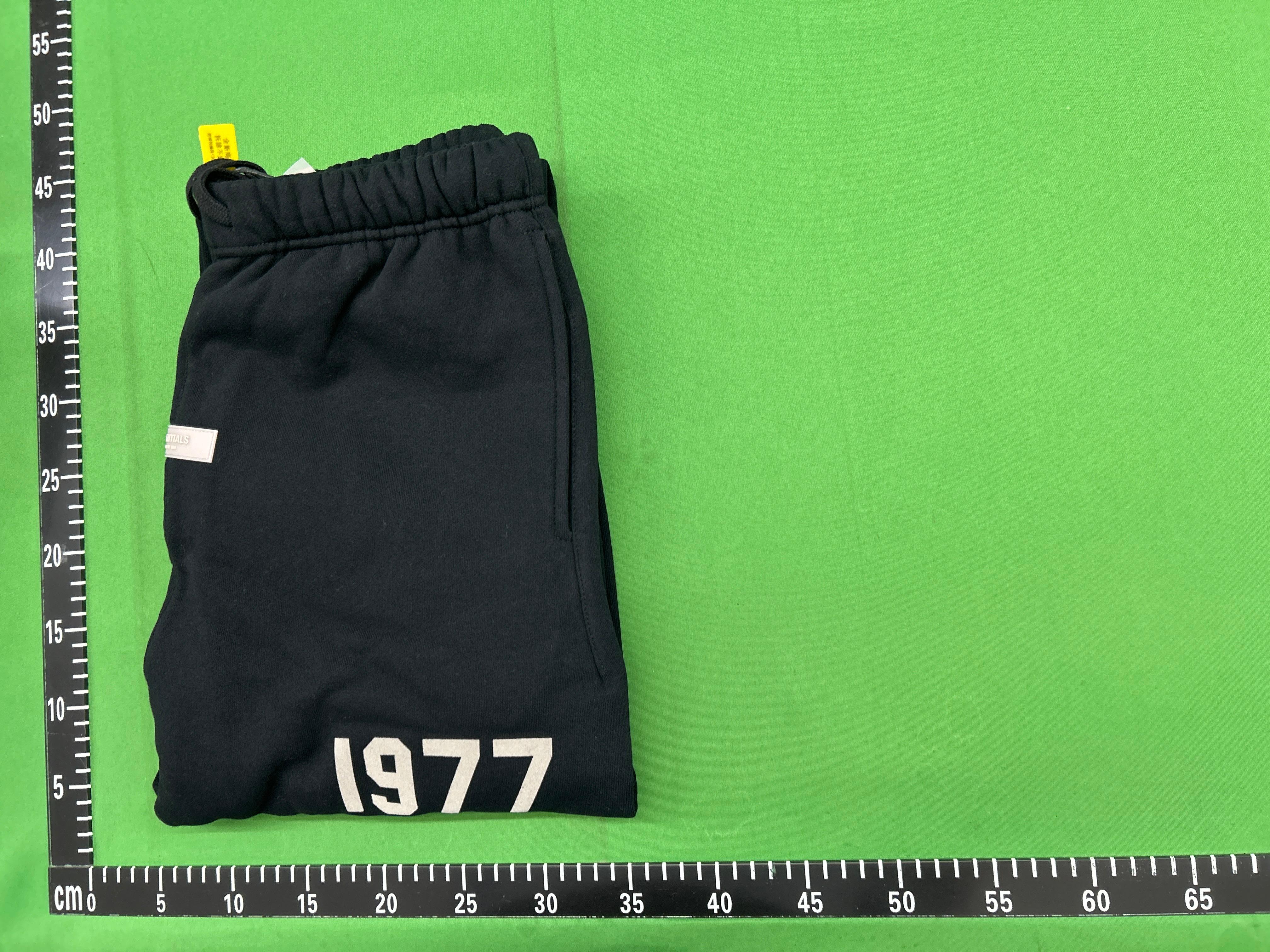Foto QC 1 de Fear of God Essentials 1977 Sweatpants Black