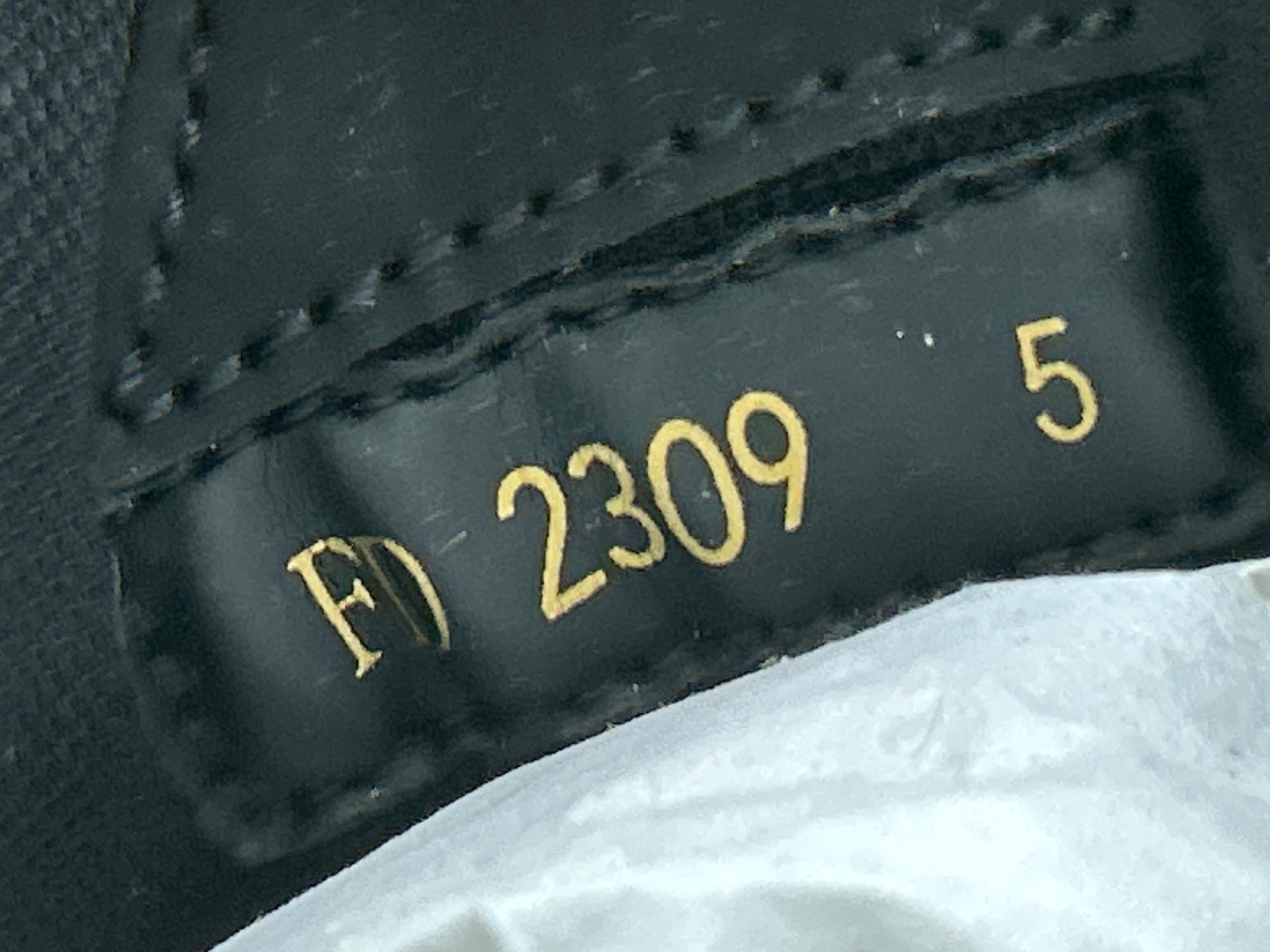Foto QC 8 de Louis Vuitton LV Skate Low Black Swarovski Monogram 1ABMHV