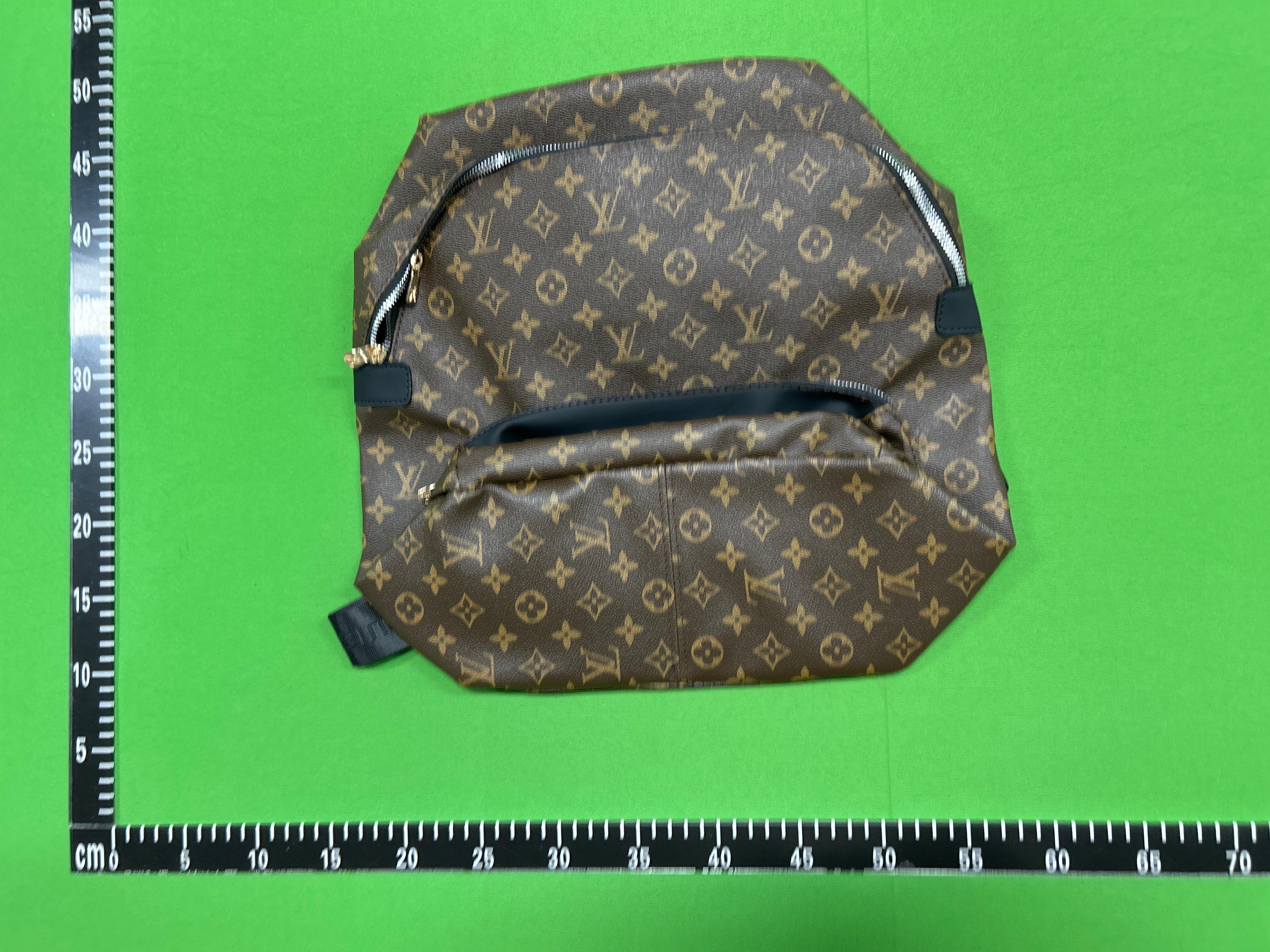 Foto QC 1 de Louis Vuitton Discovery Backpack 30 Monogram Eclipse