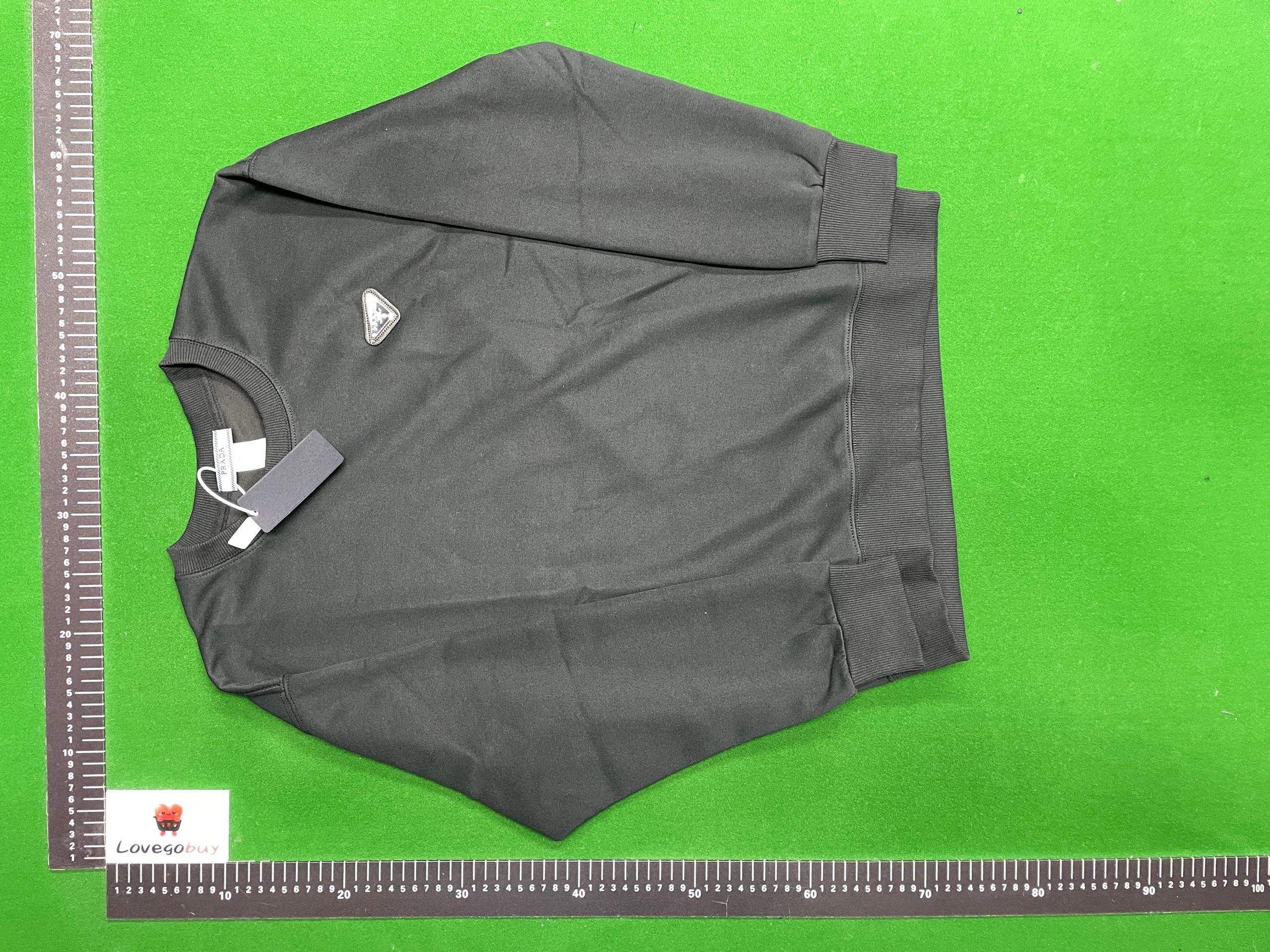 Foto QC 7 de Prada Triangle Logo Crewneck Sweater Black