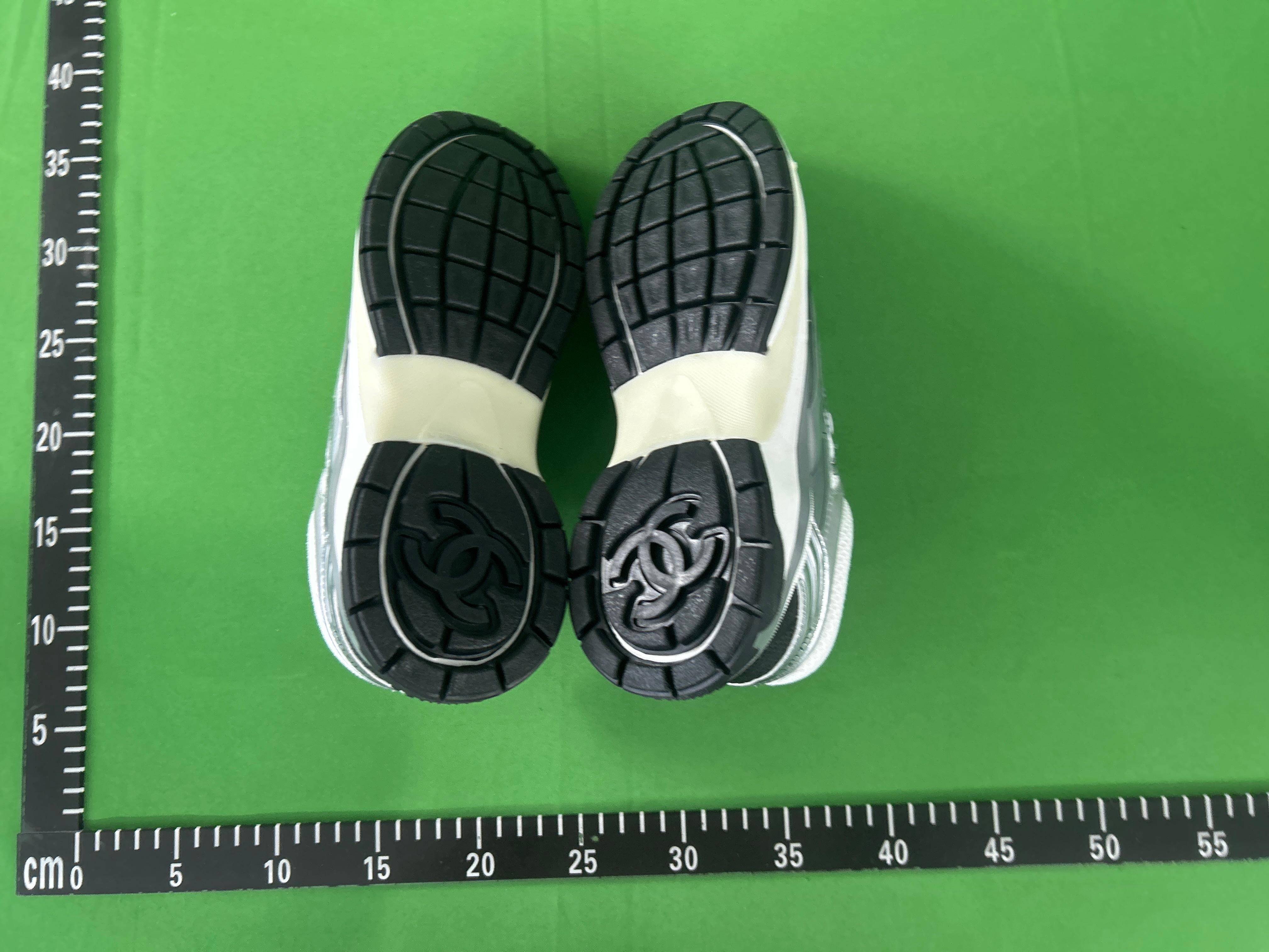 Foto QC 6 de Chanel Sneakers Leather Metallic CC Logo Burgundy G45077
